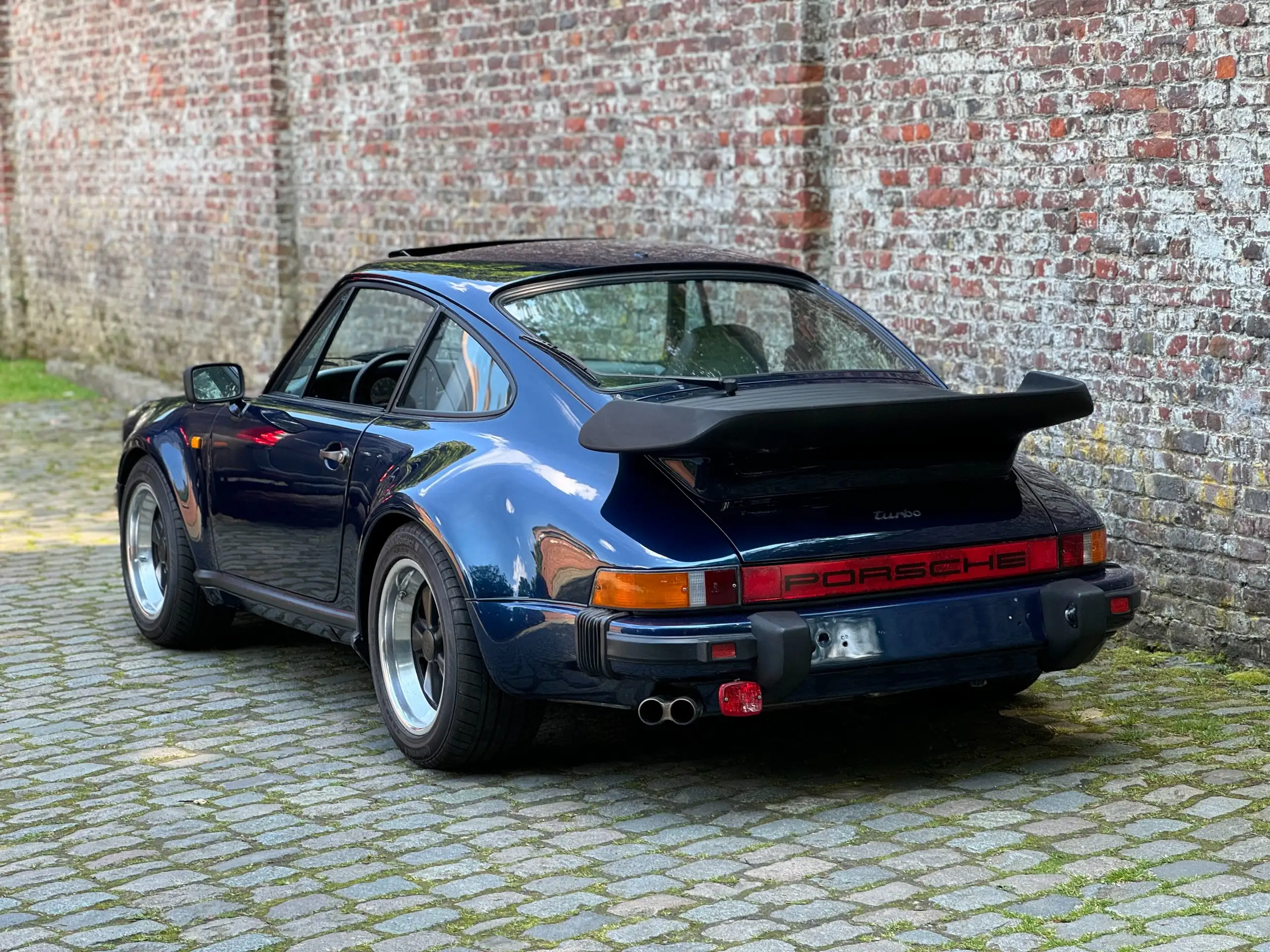 Porsche - 930