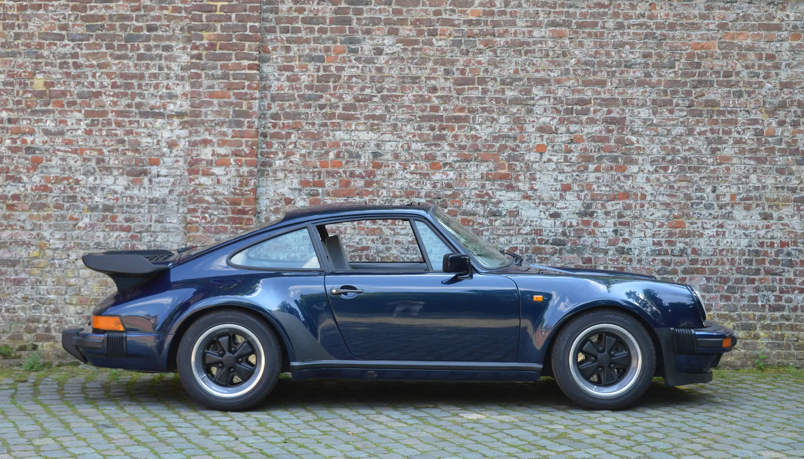 Porsche - 930