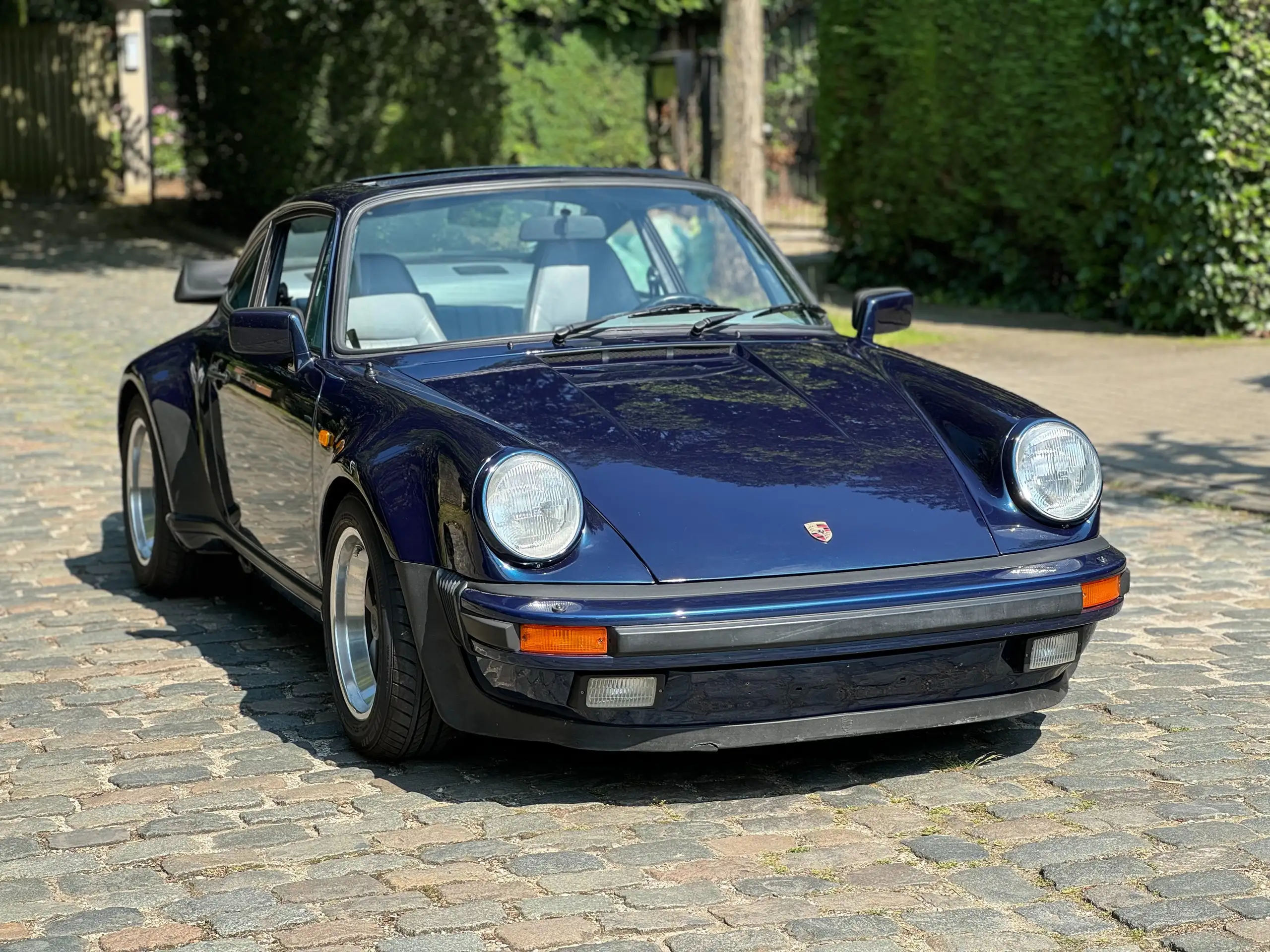 Porsche - 930