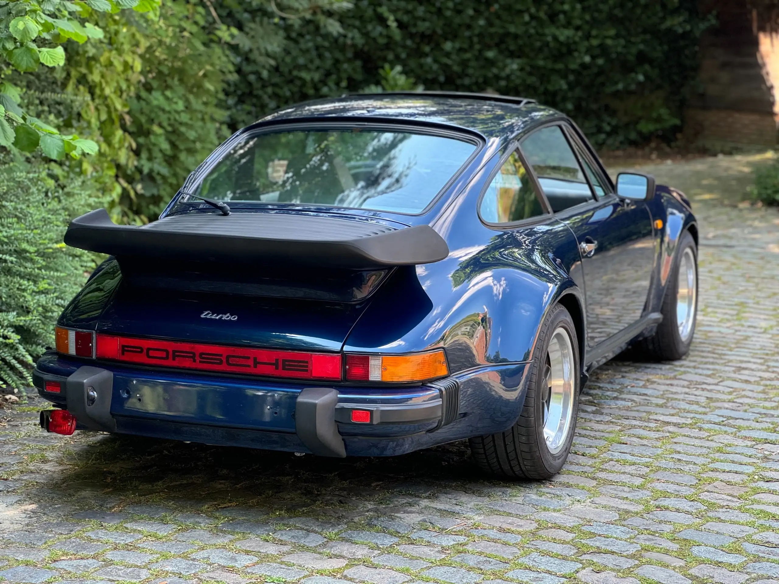 Porsche - 930