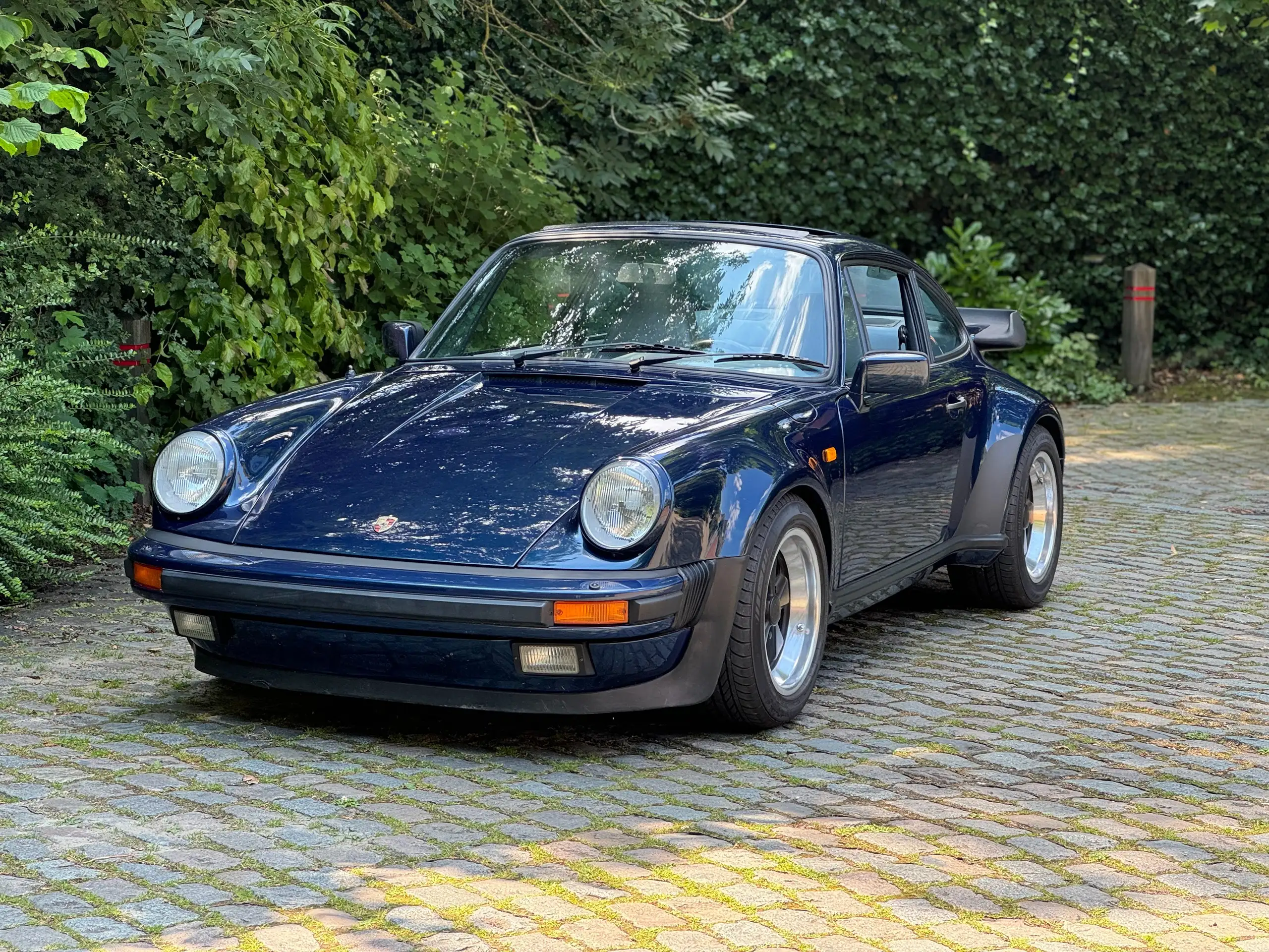 Porsche - 930