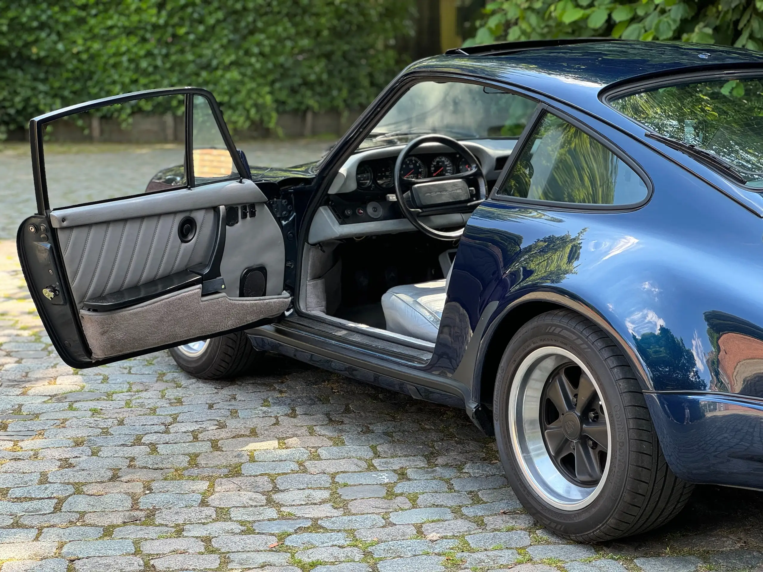 Porsche - 930