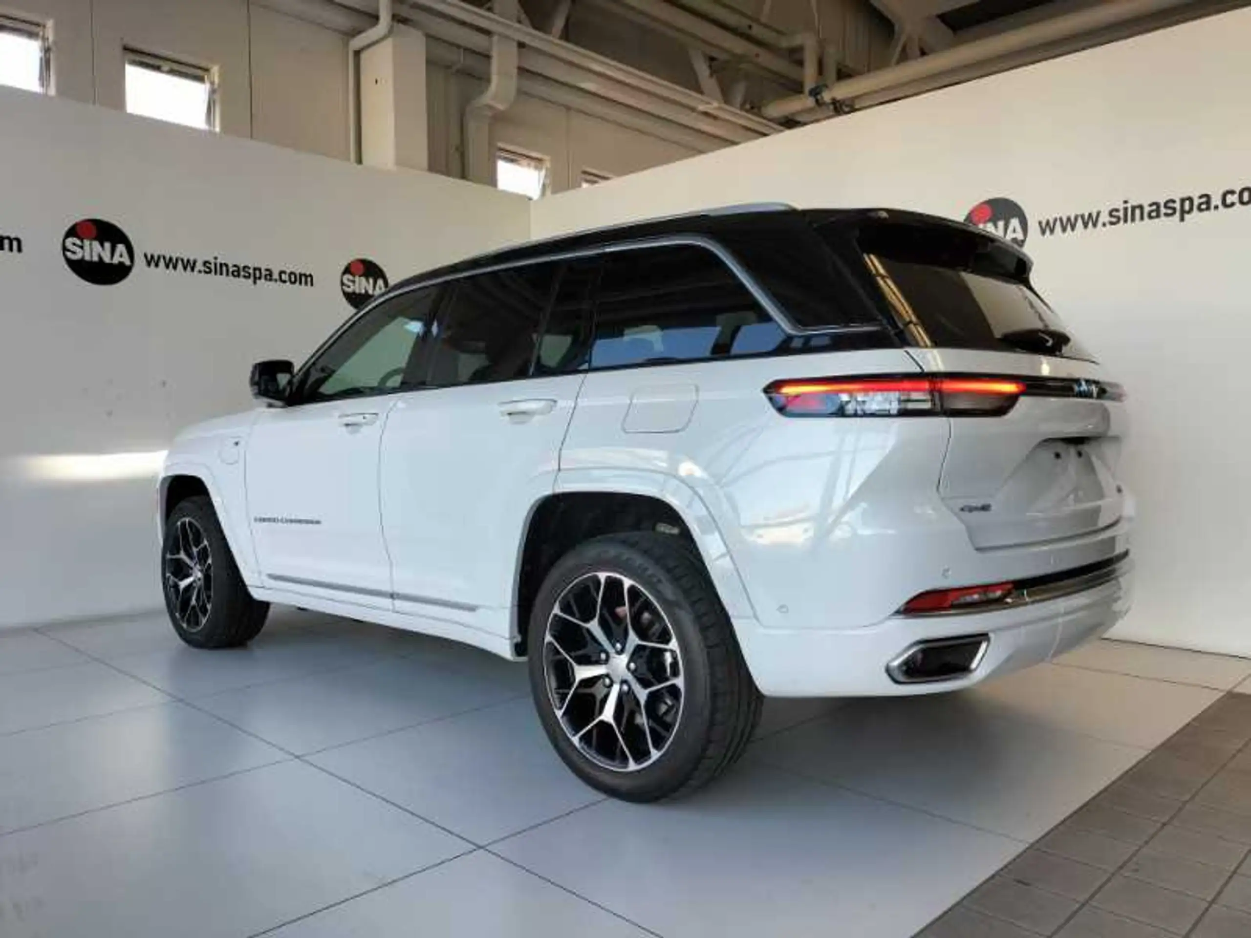 Jeep - Grand Cherokee