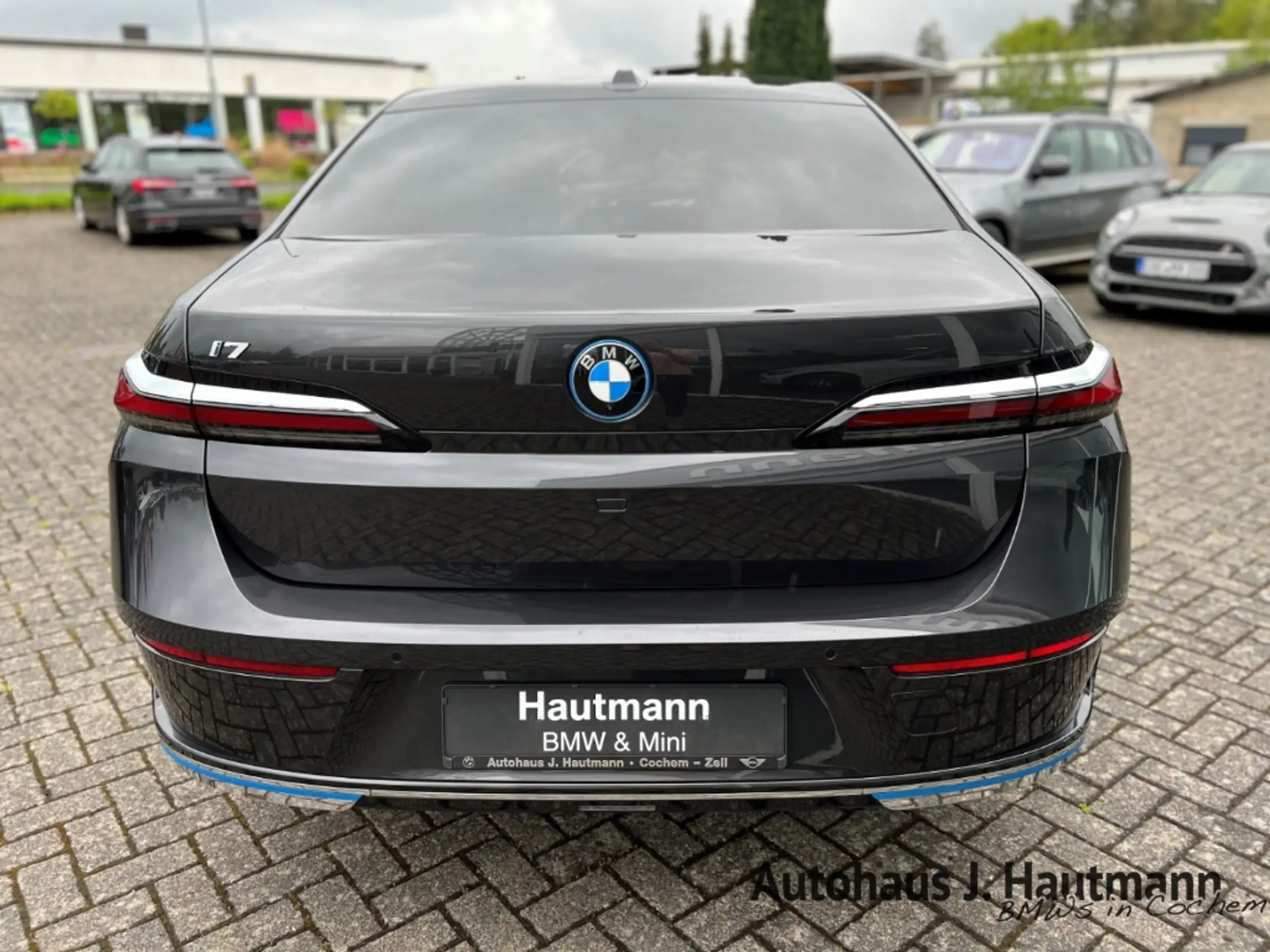 BMW - i7