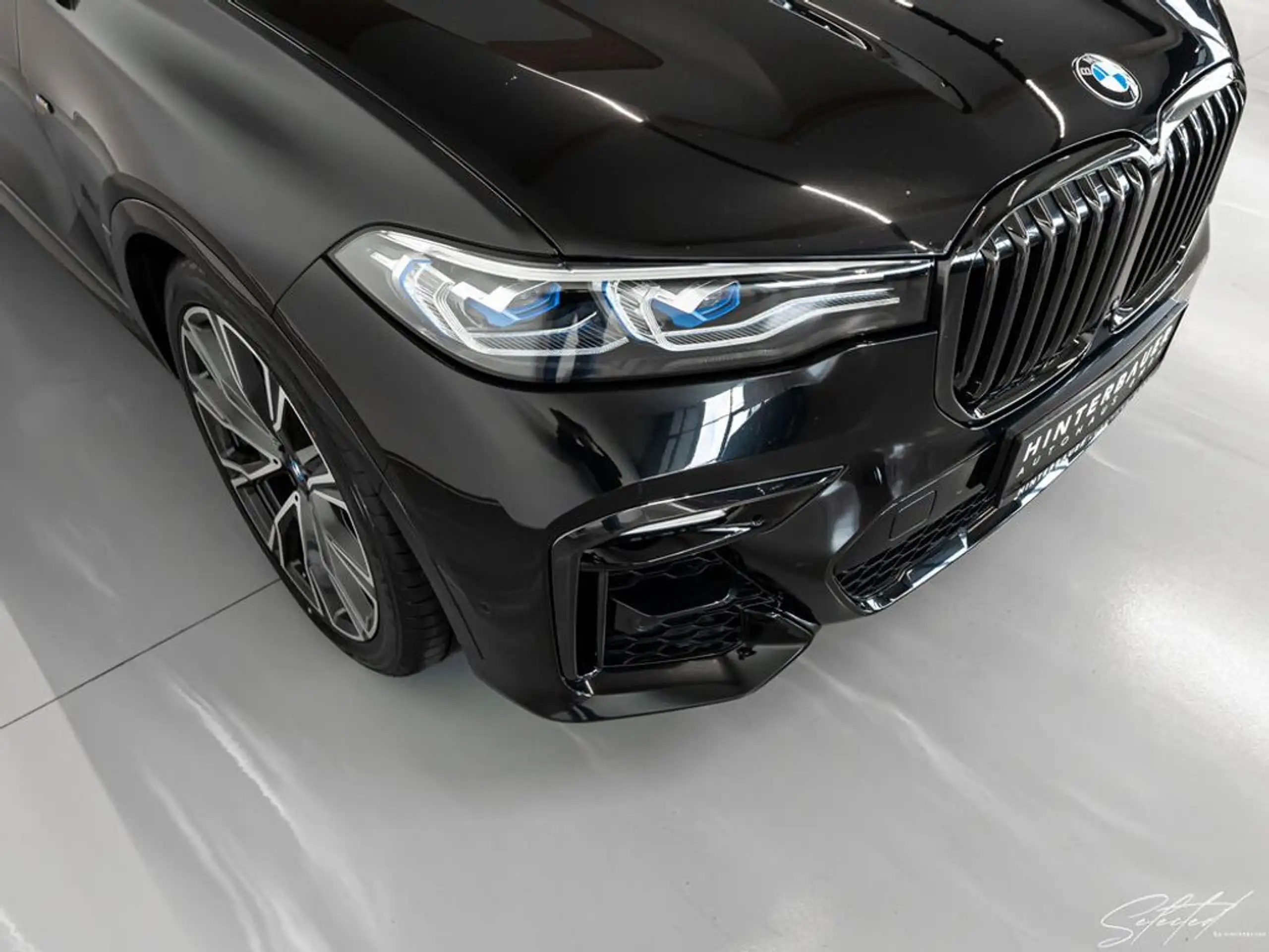 BMW - X7 M