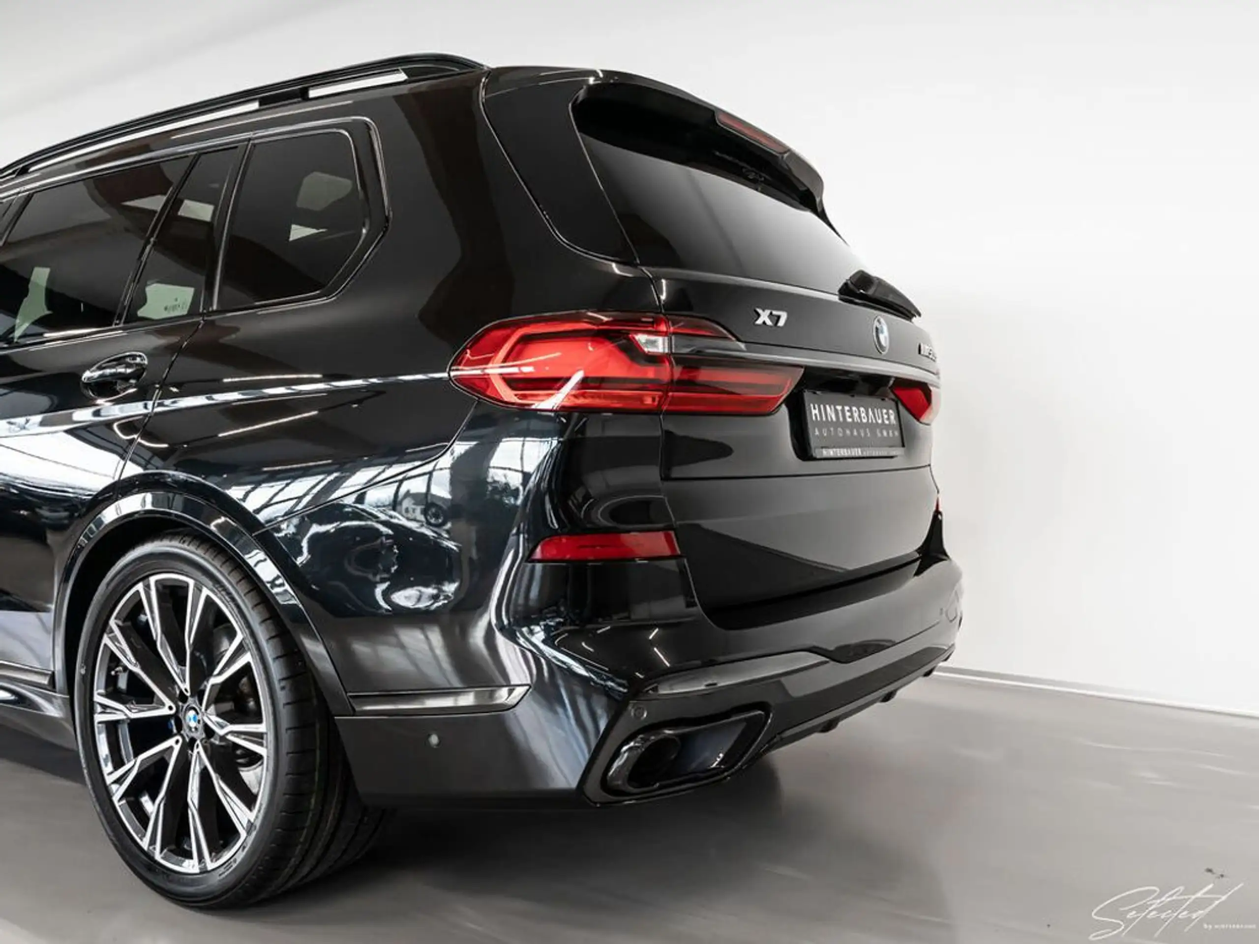 BMW - X7 M