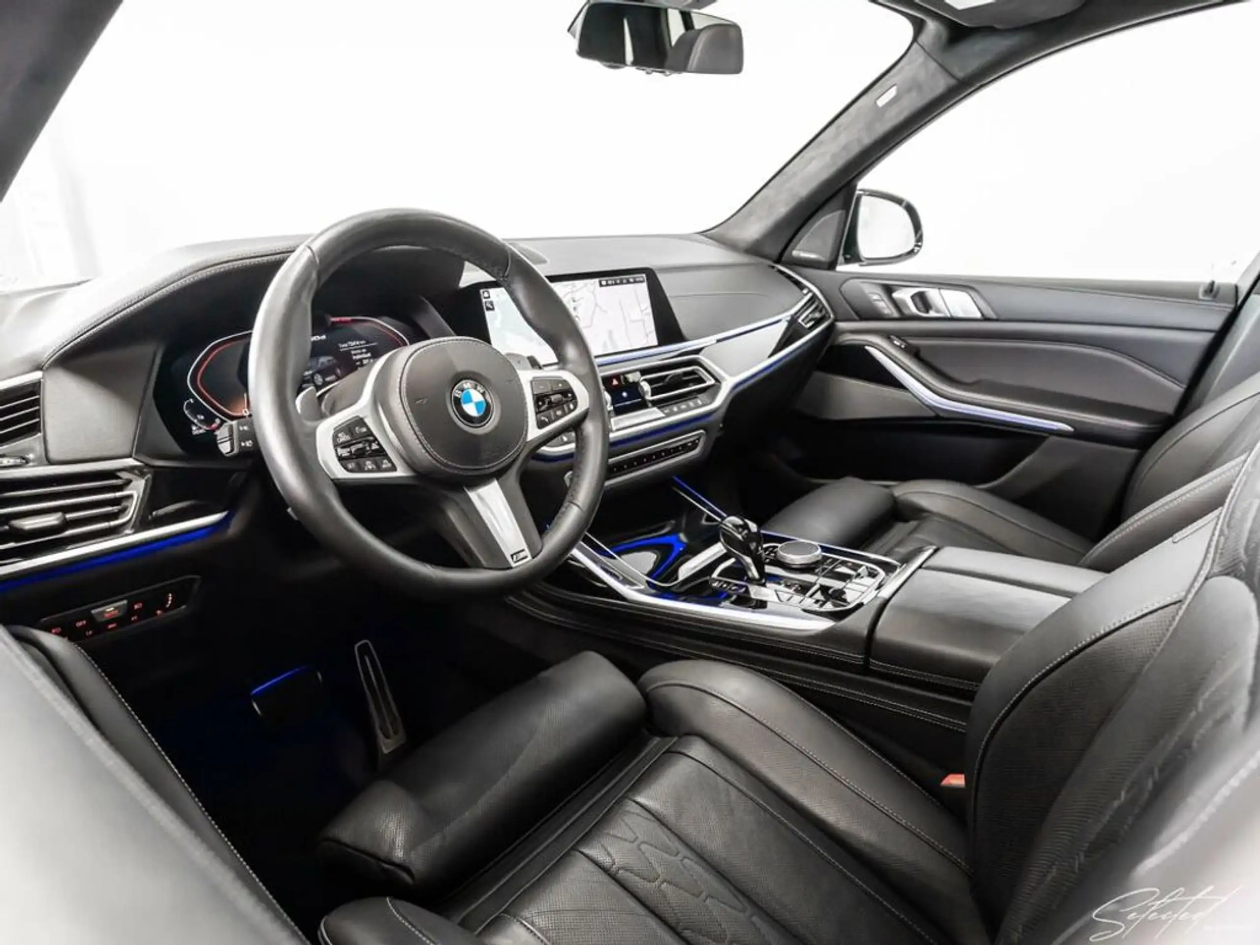 BMW - X7 M