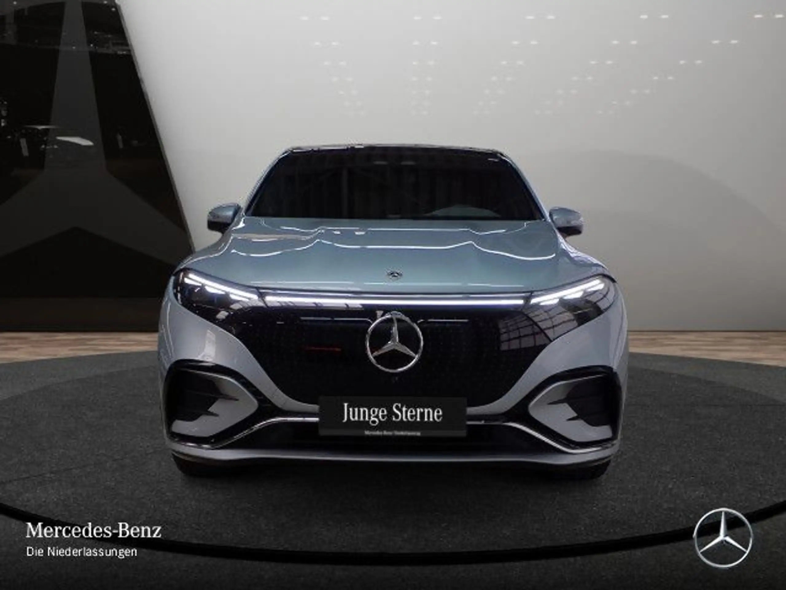 Mercedes-Benz - EQS SUV