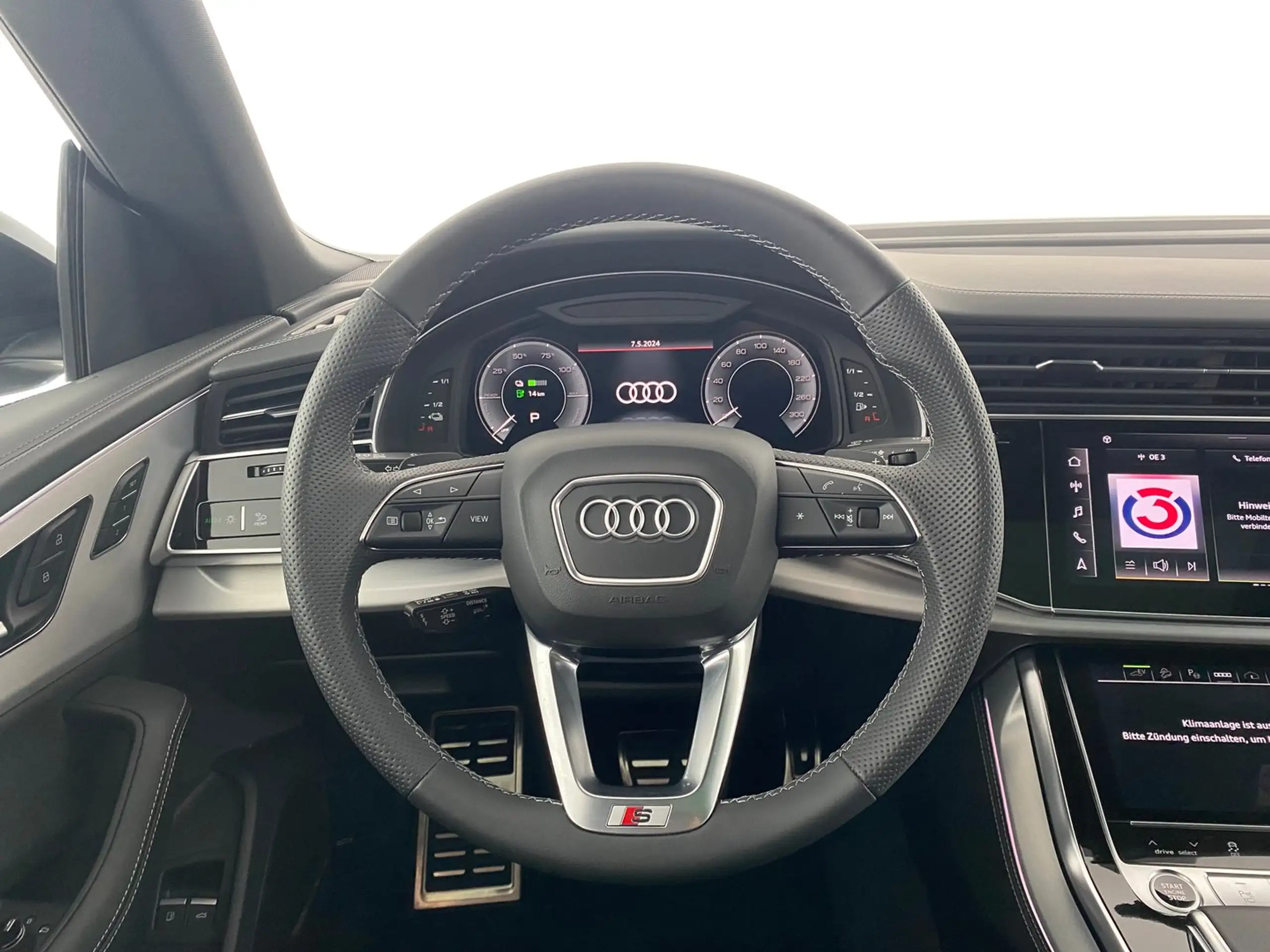 Audi - Q8