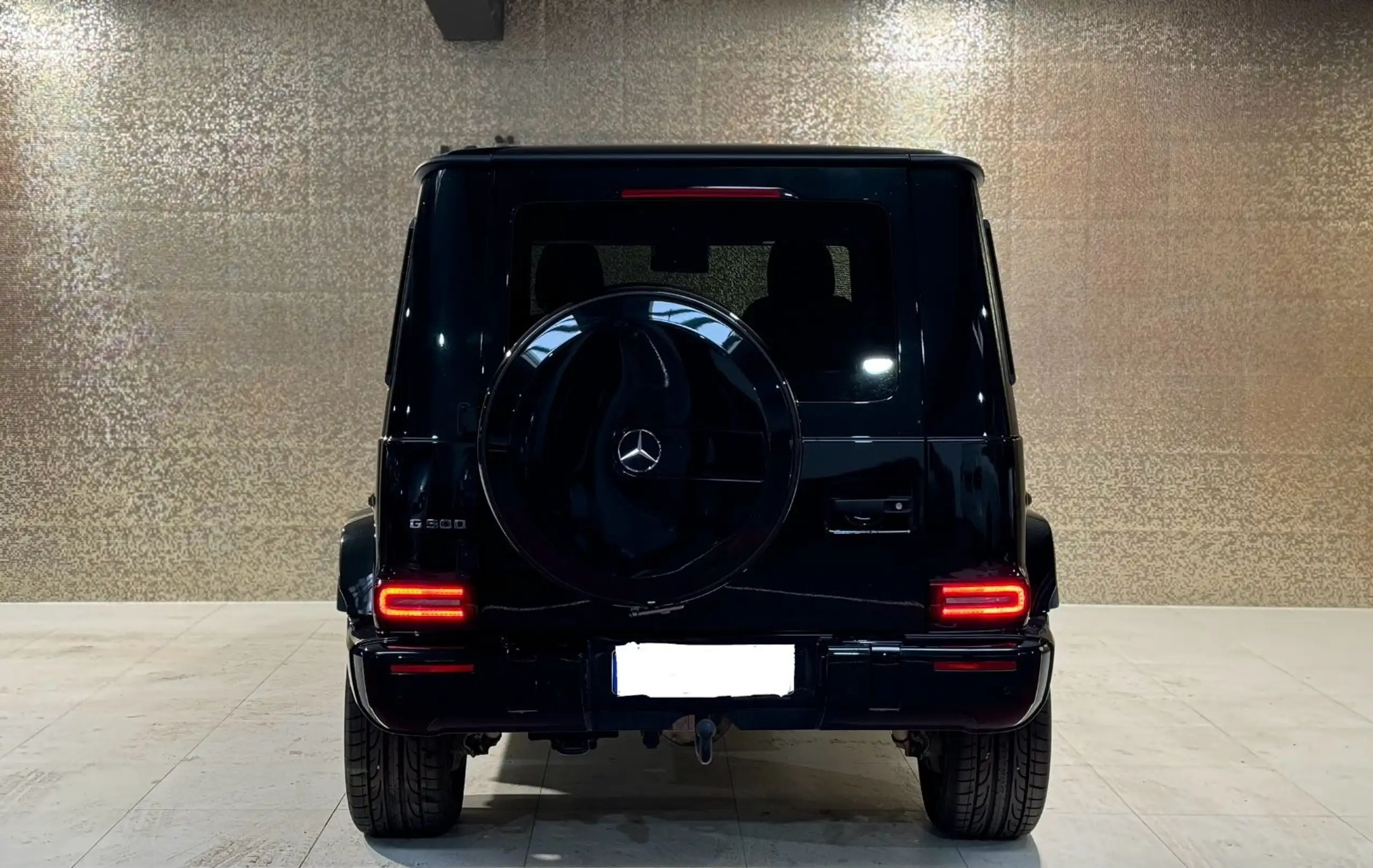 Mercedes-Benz - G 500