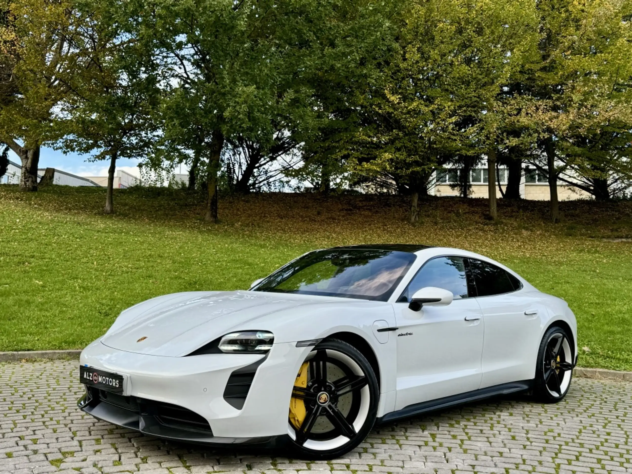 Porsche Taycan 2023