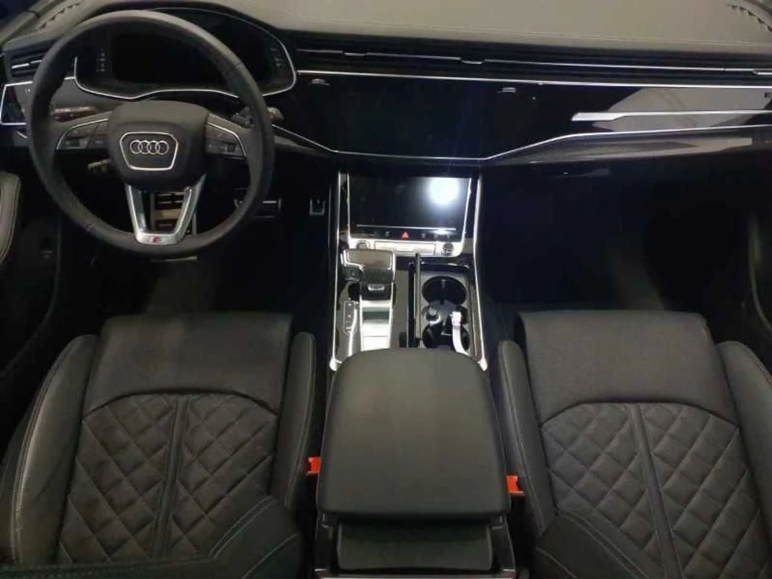 Audi - Q8