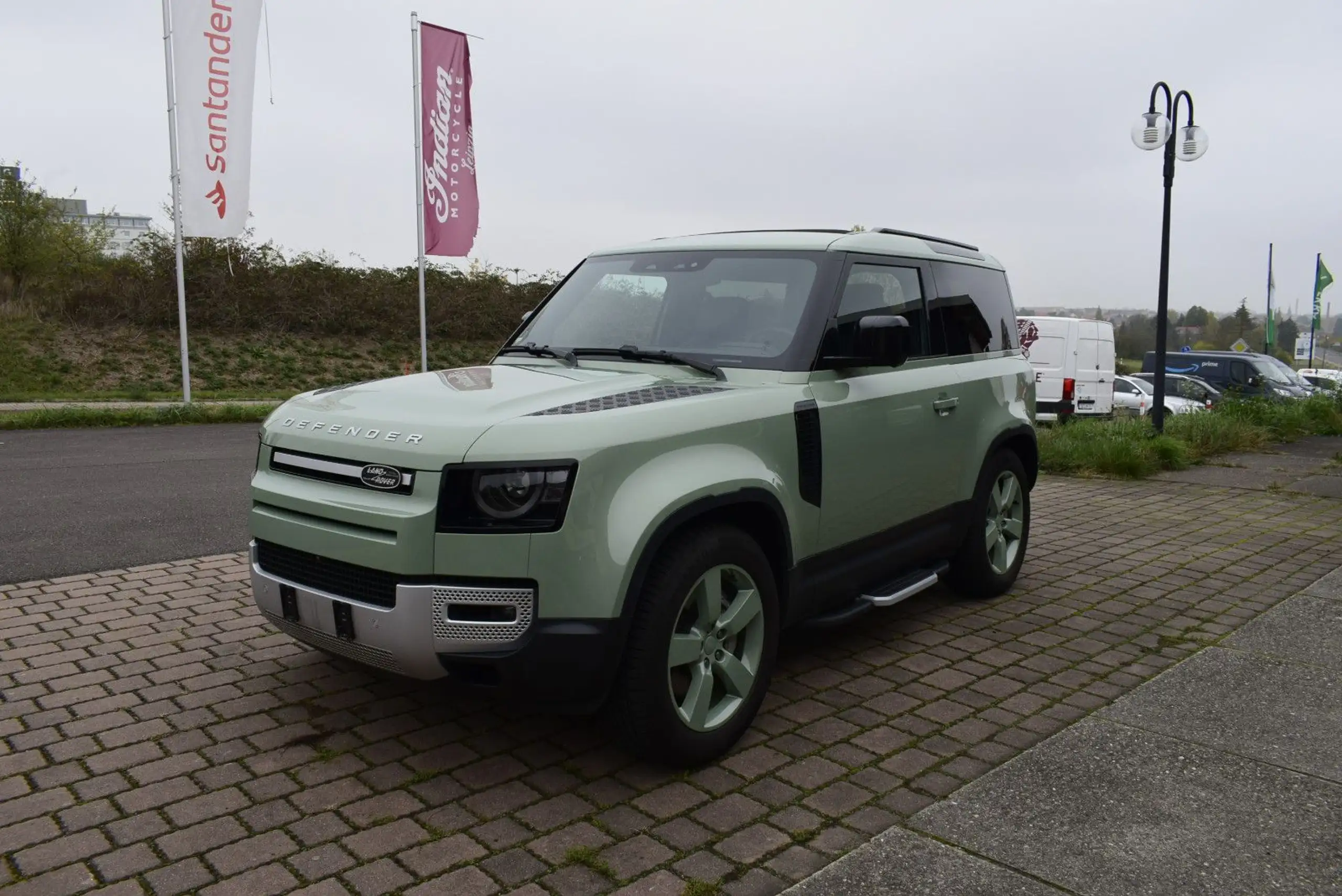 Land Rover Defender 2023