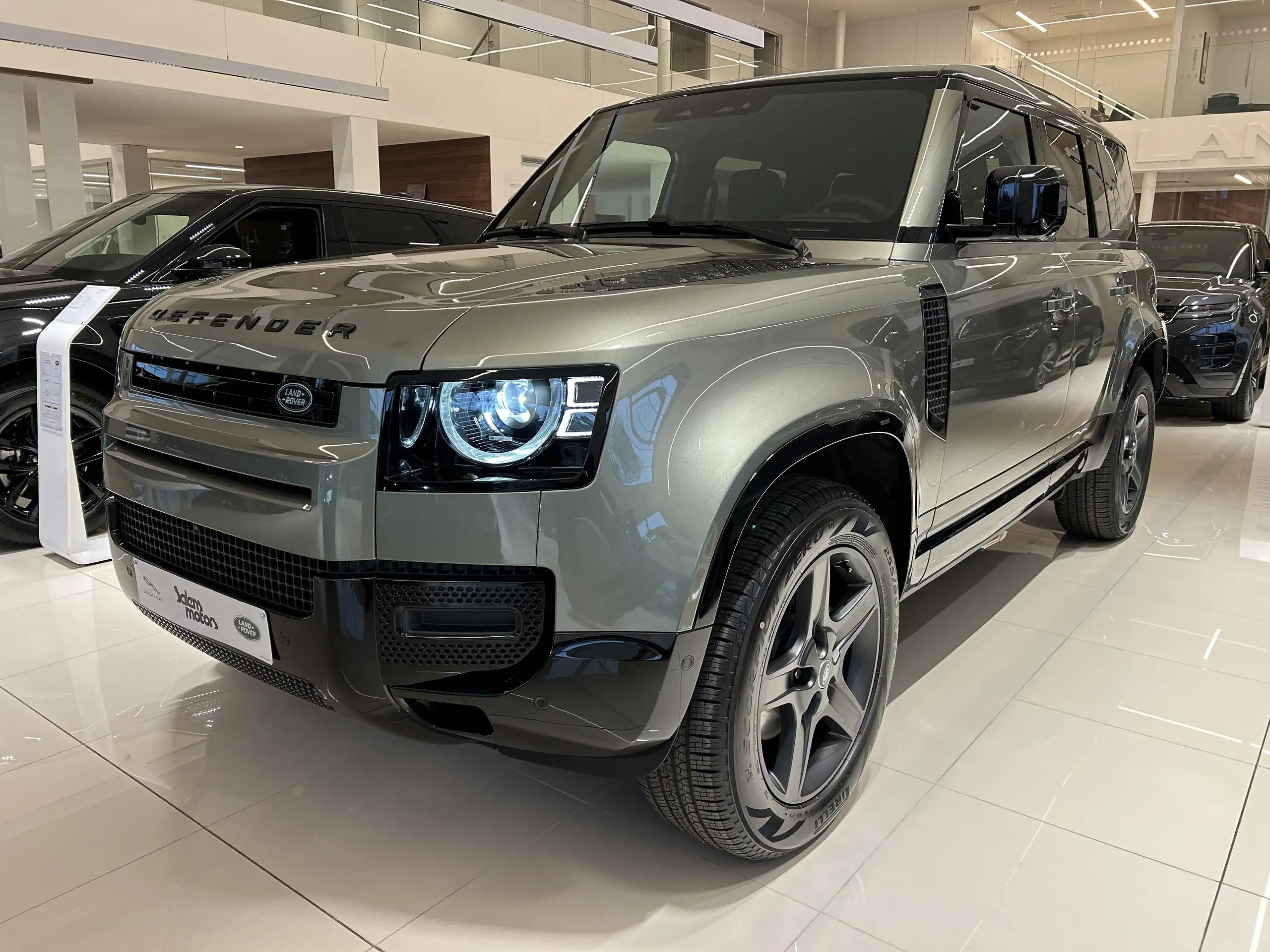 Land Rover Defender 2024