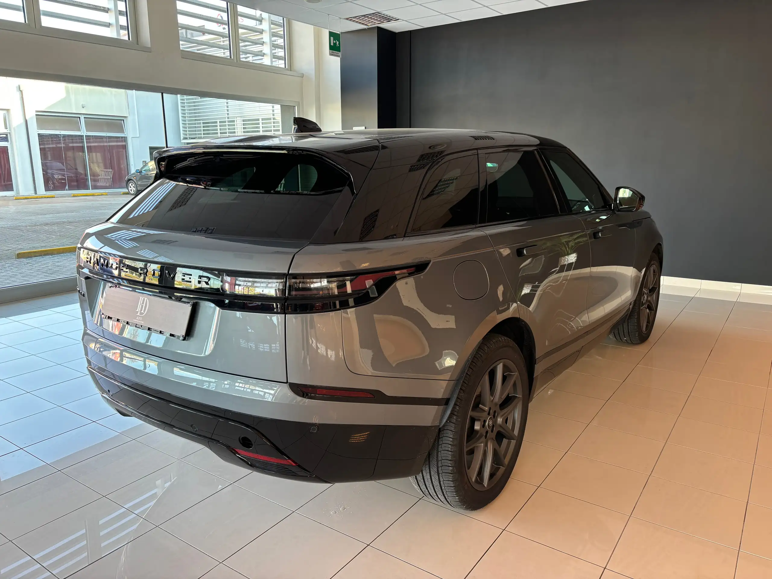 Land Rover - Range Rover Velar