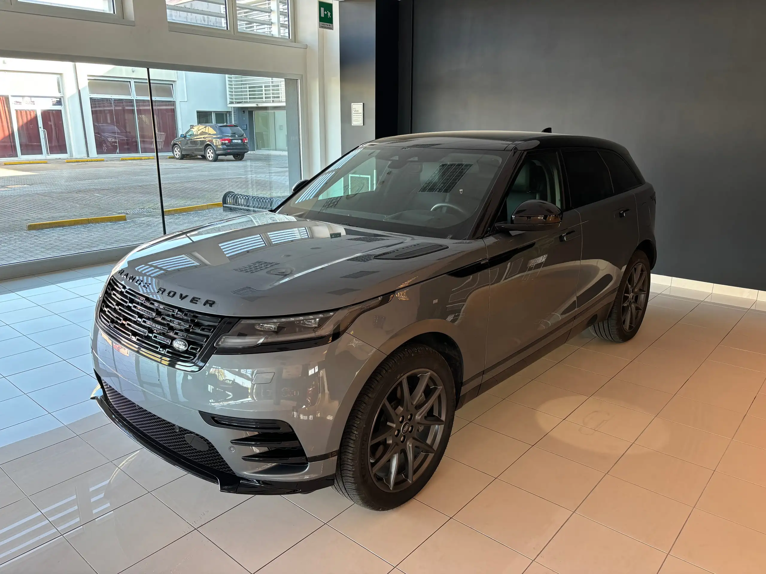 Land Rover - Range Rover Velar