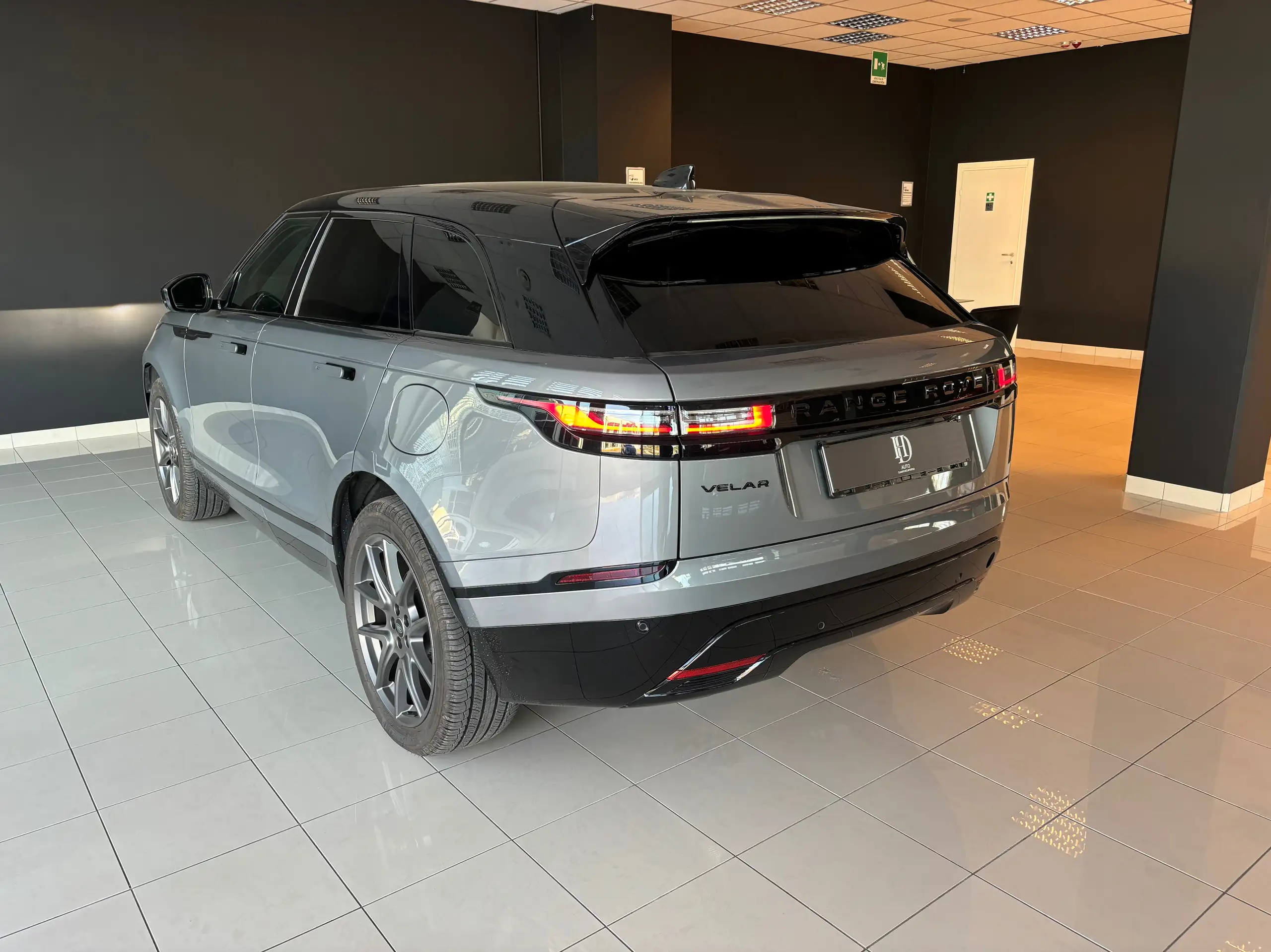 Land Rover - Range Rover Velar