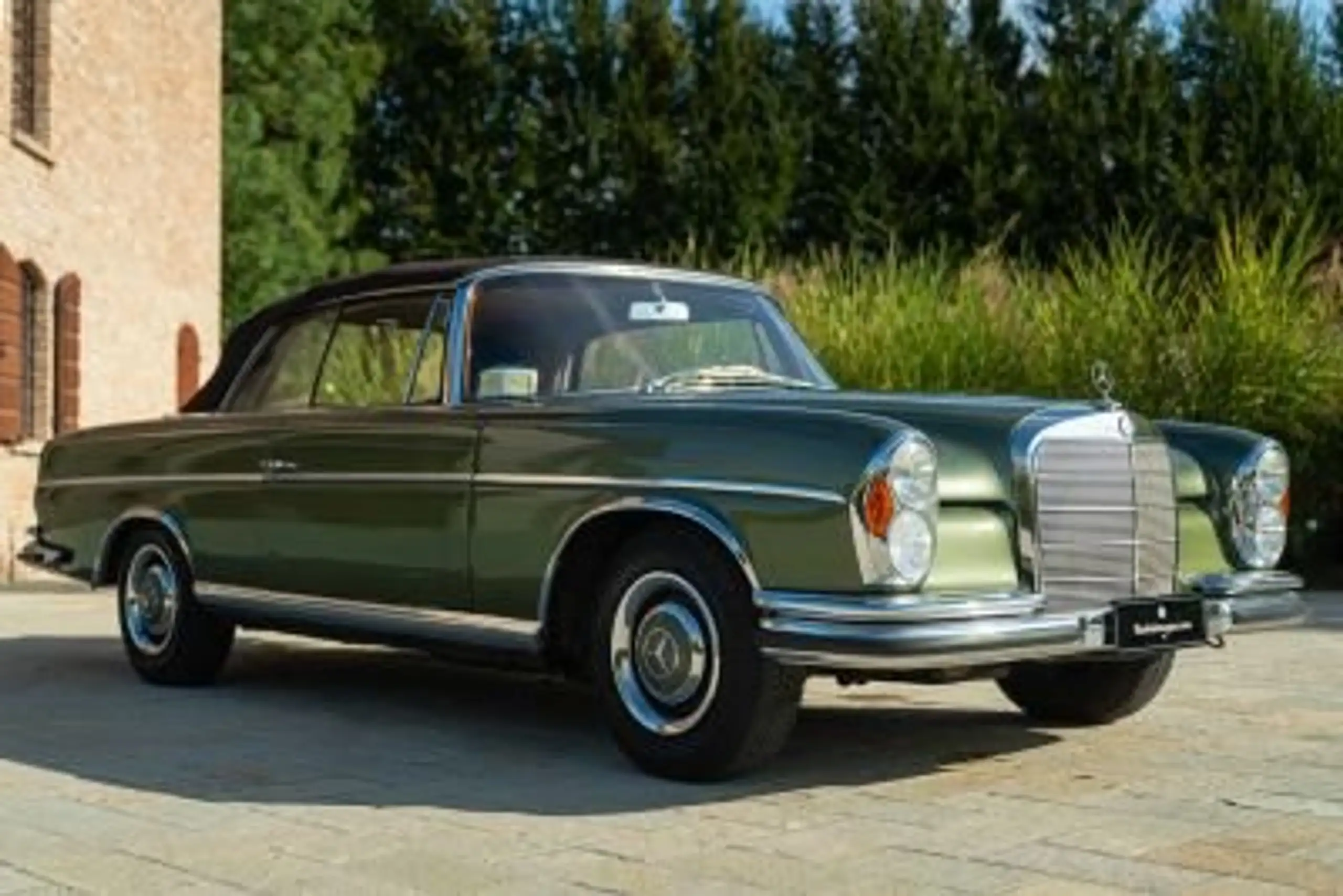 Mercedes-Benz - 220