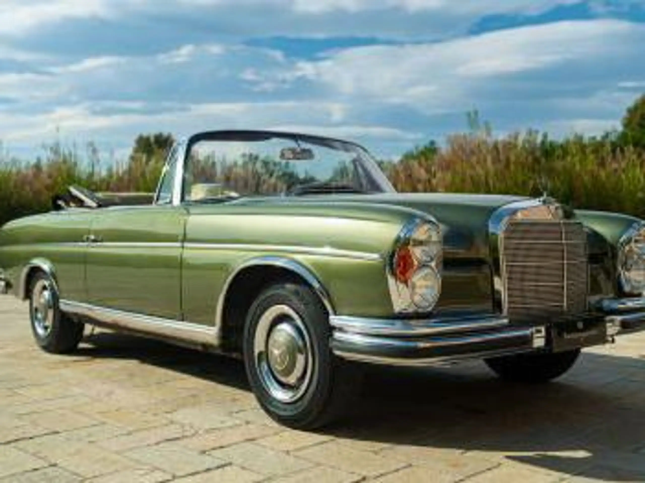 Mercedes-Benz - 220