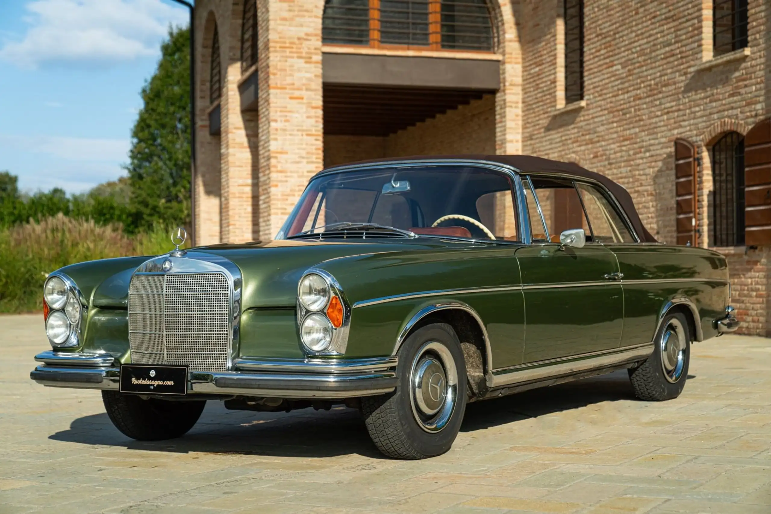 Mercedes-Benz - 220