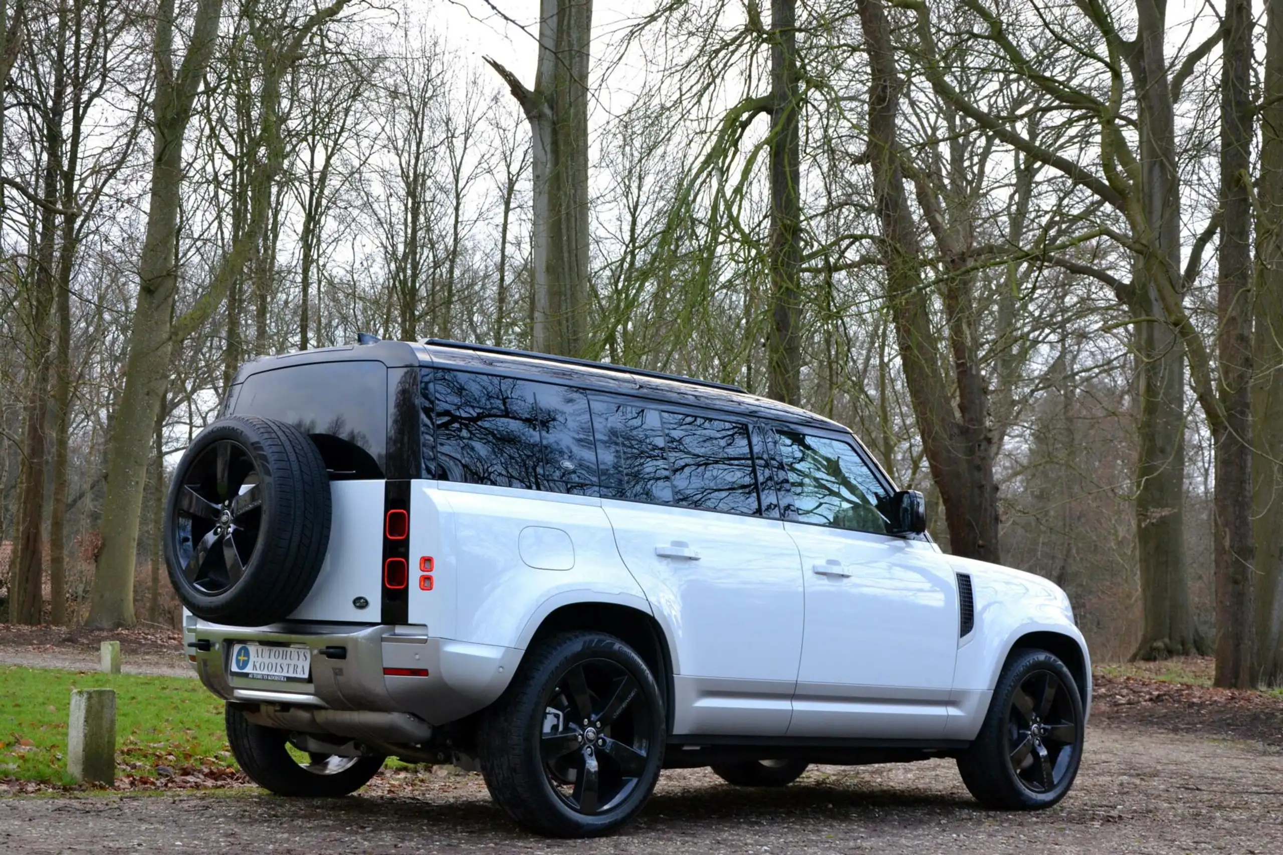 Land Rover - Defender