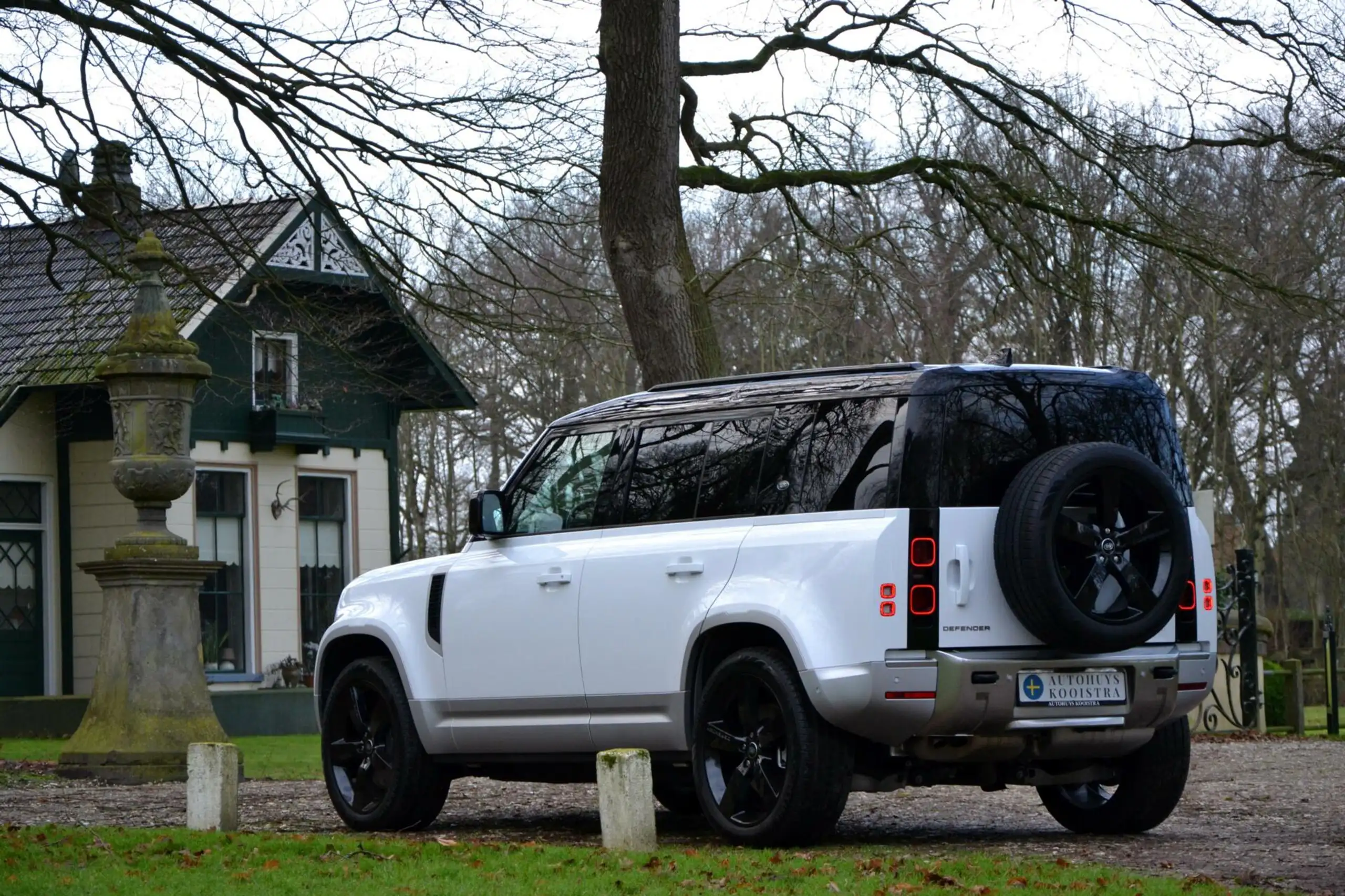 Land Rover - Defender