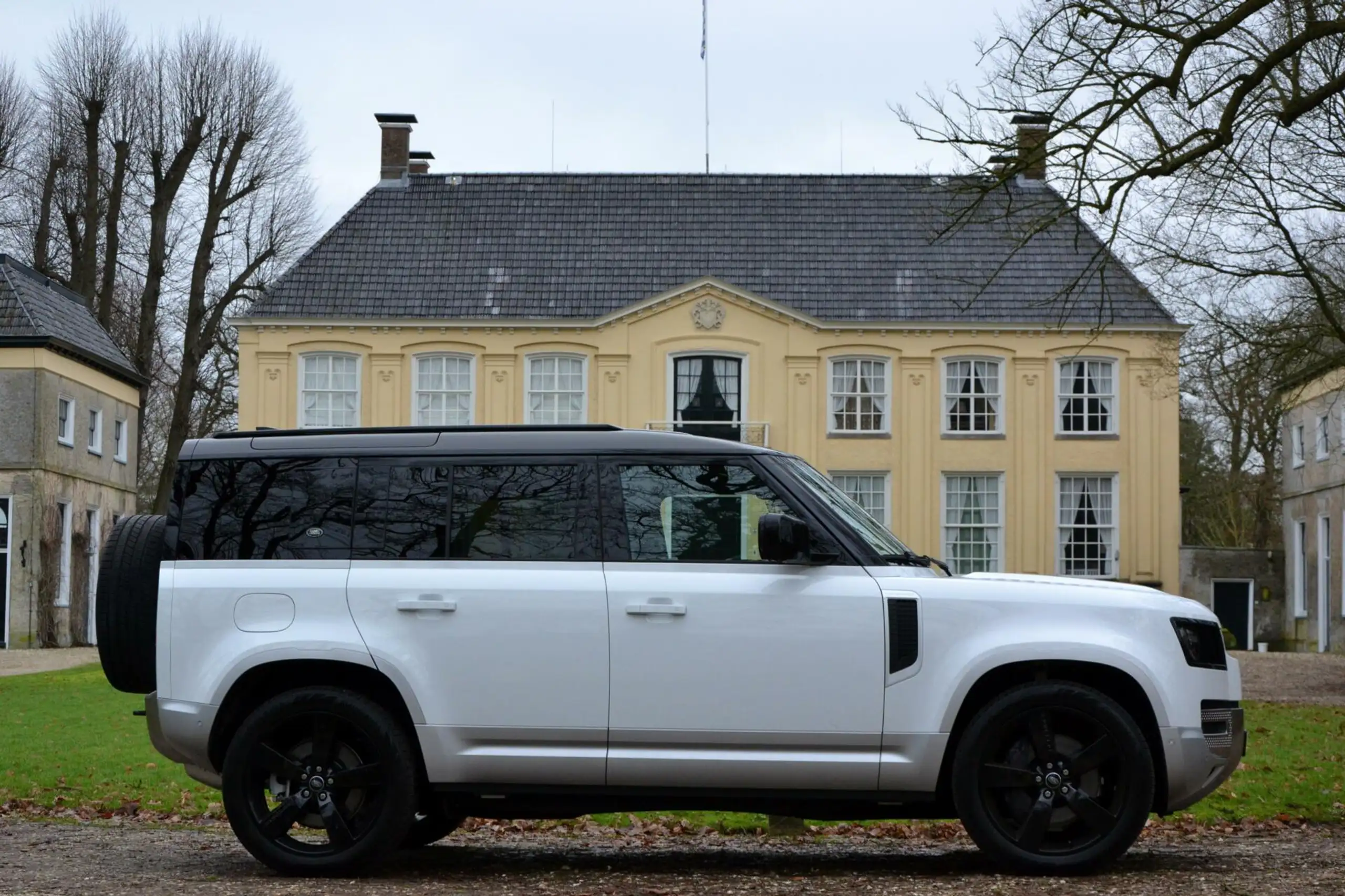 Land Rover - Defender