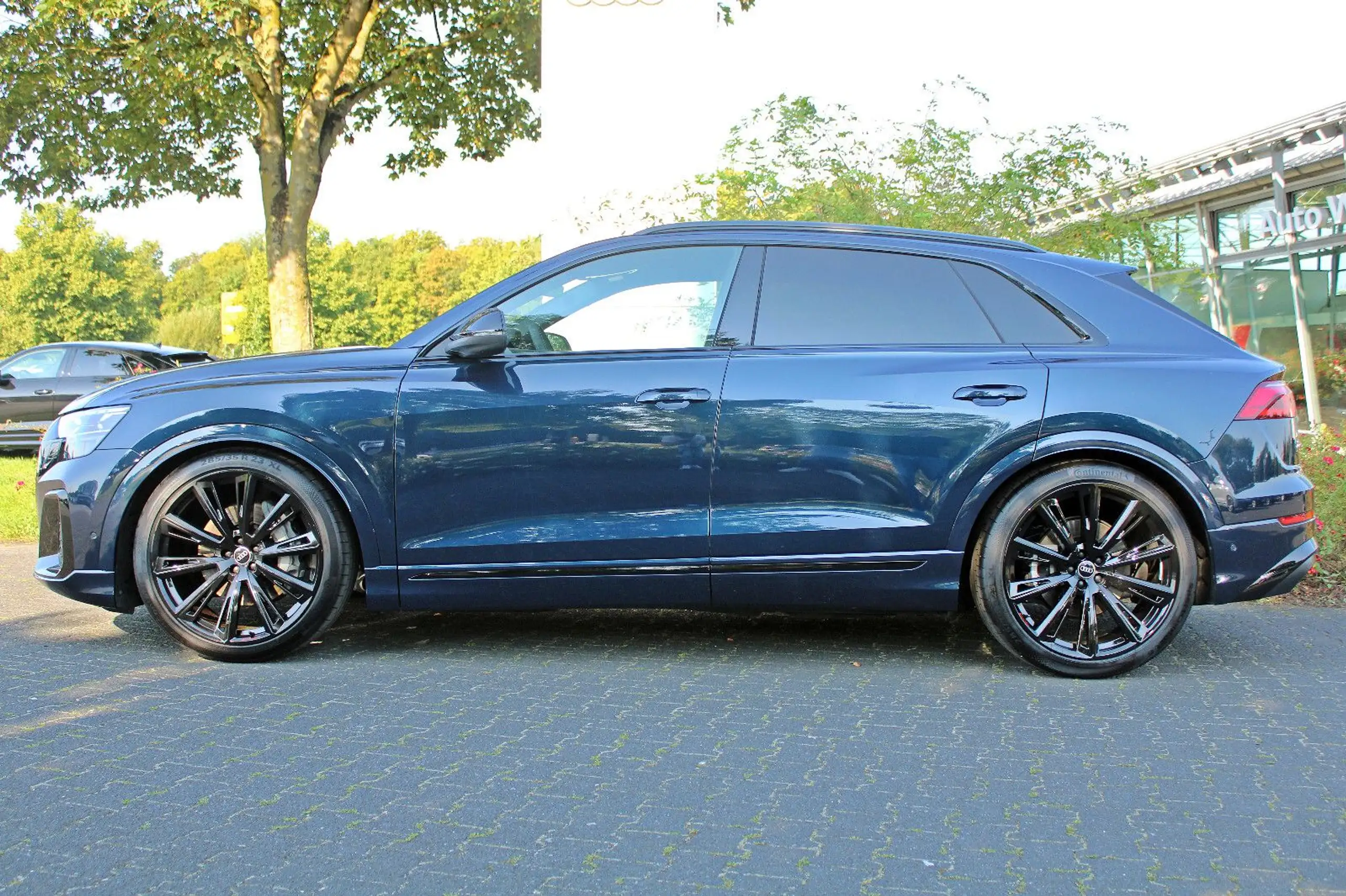 Audi - Q8