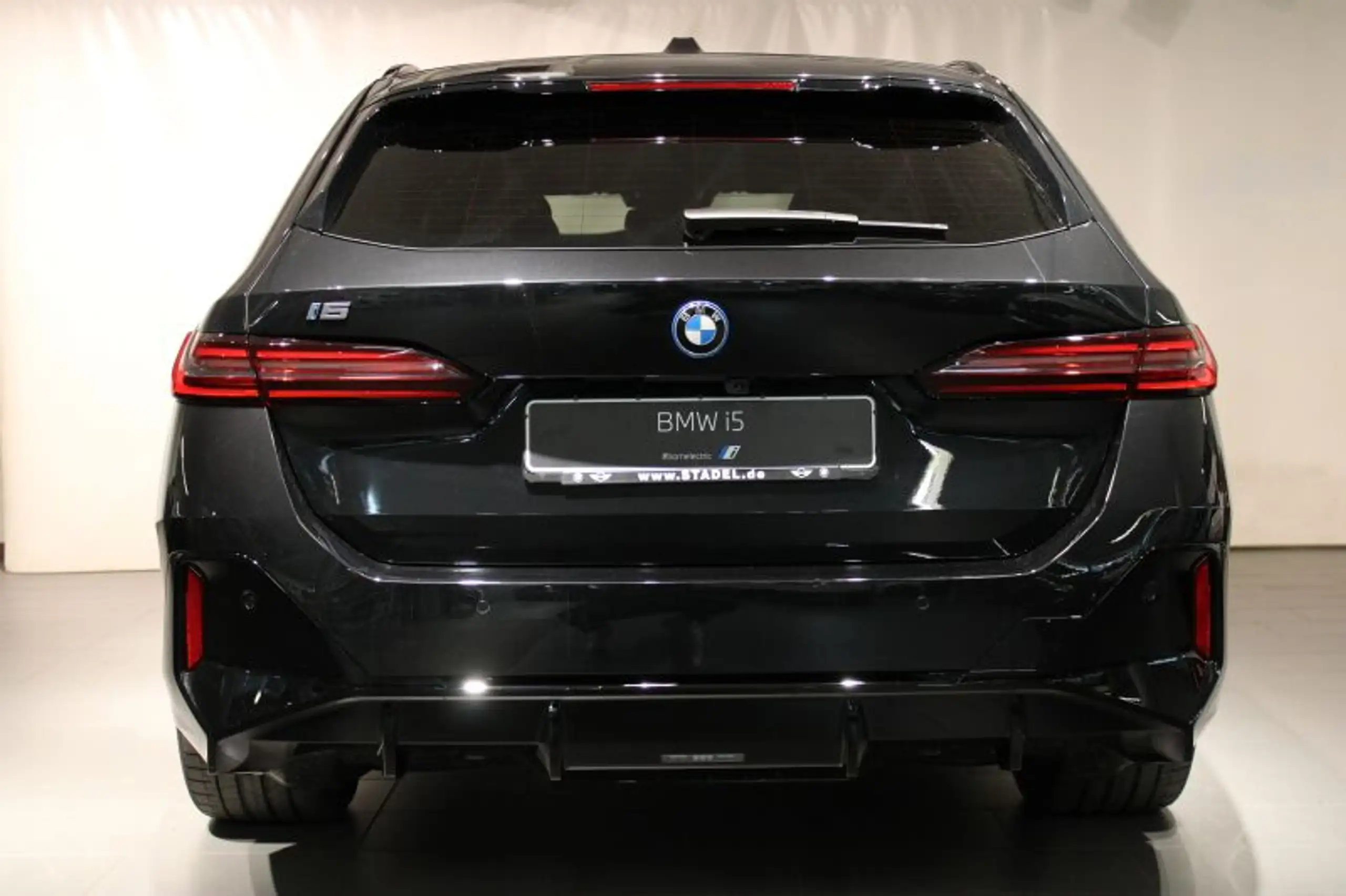 BMW - i5