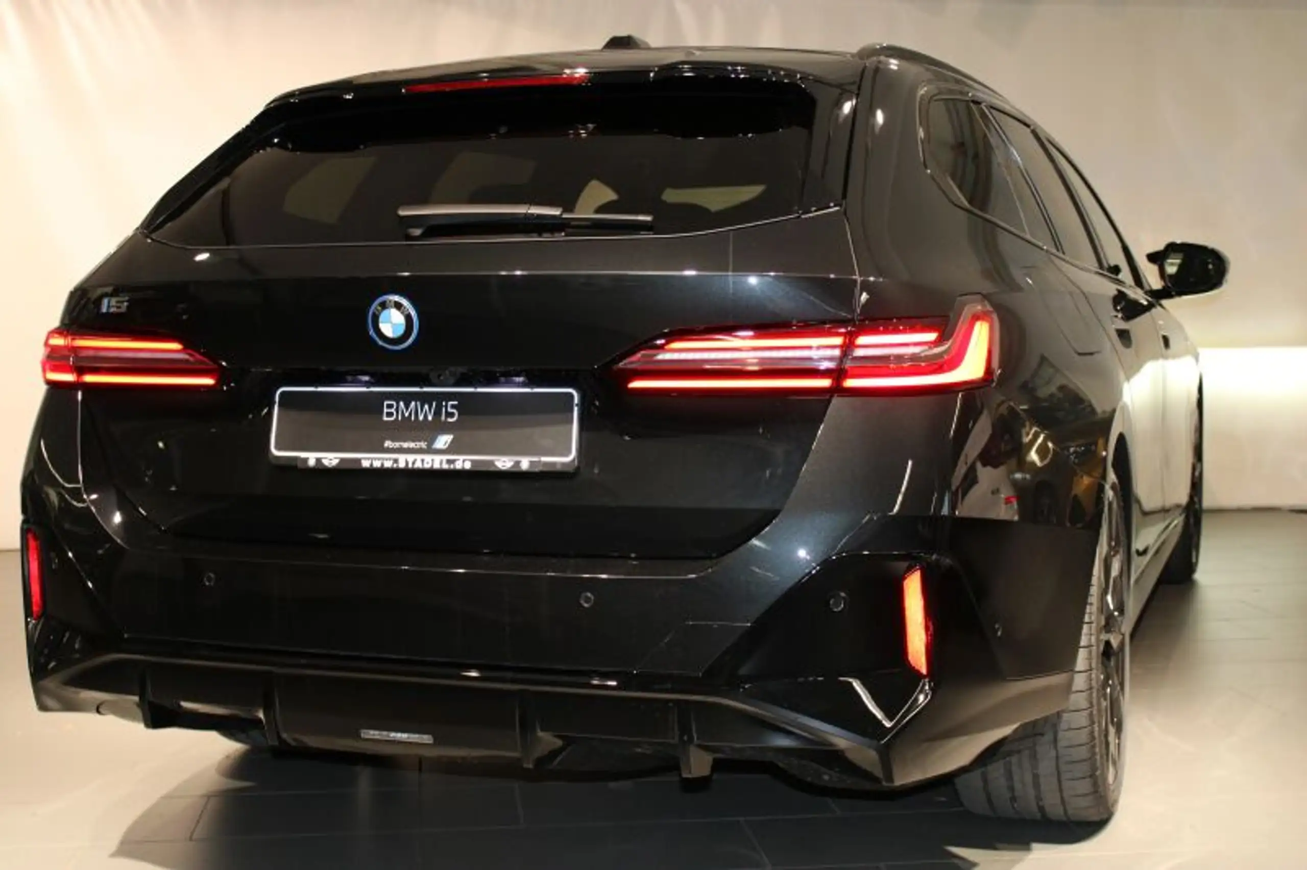 BMW - i5