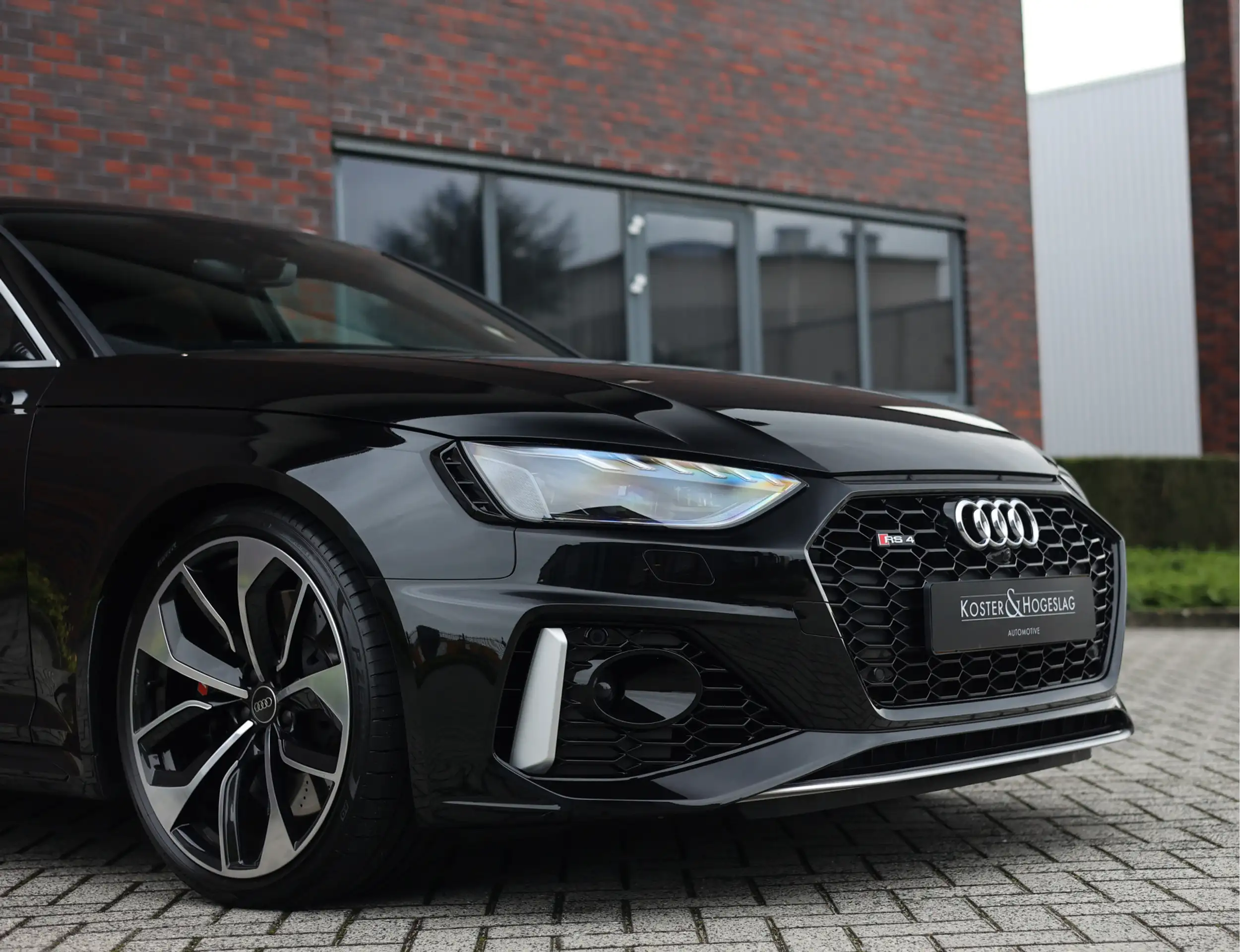 Audi - RS4