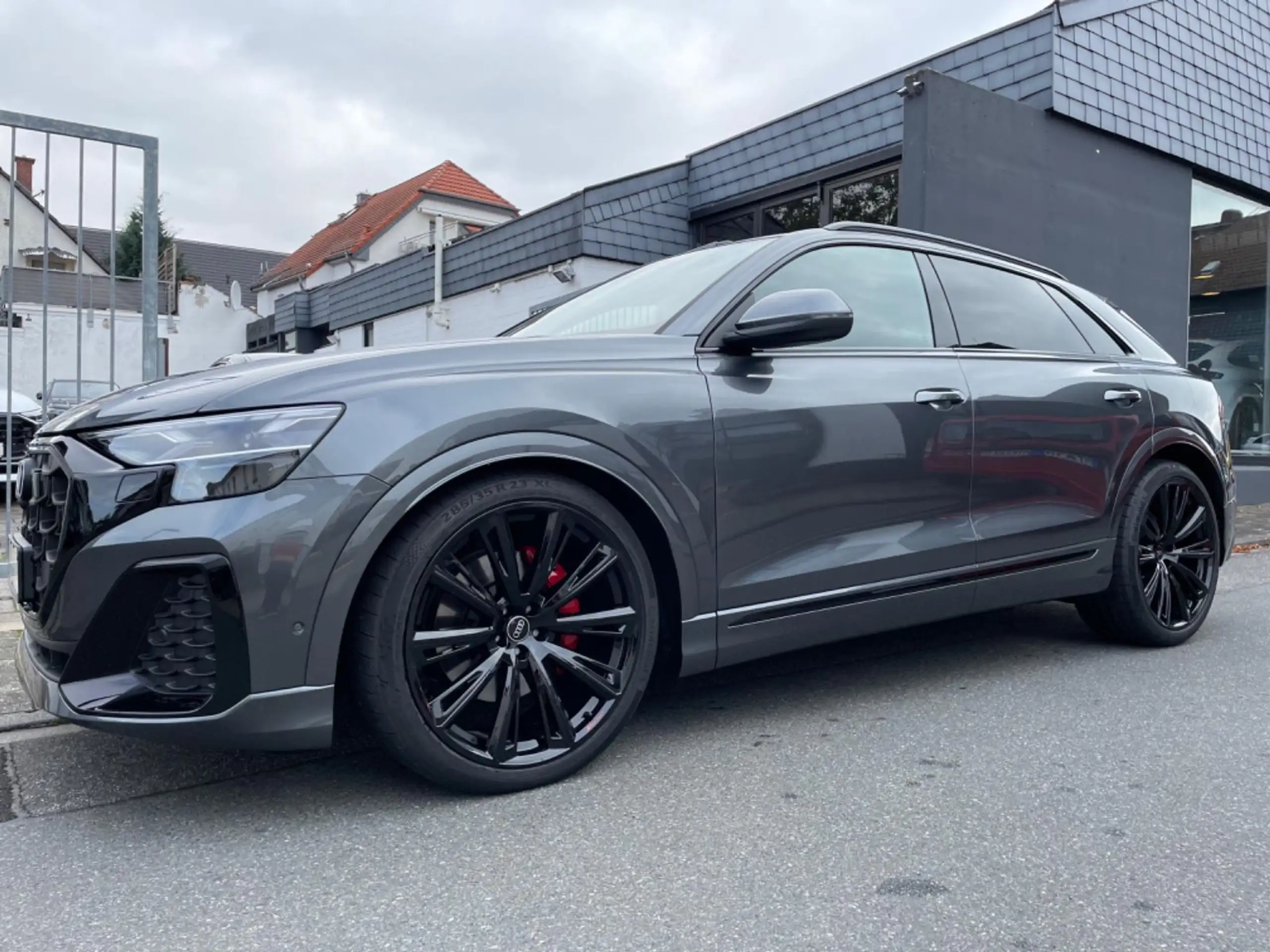 Audi - Q8