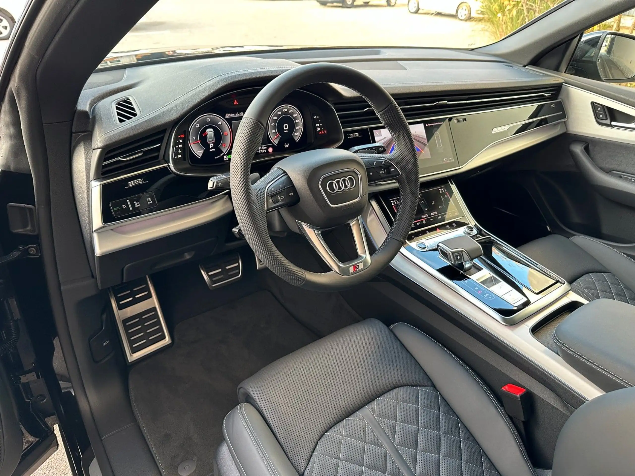 Audi - Q8