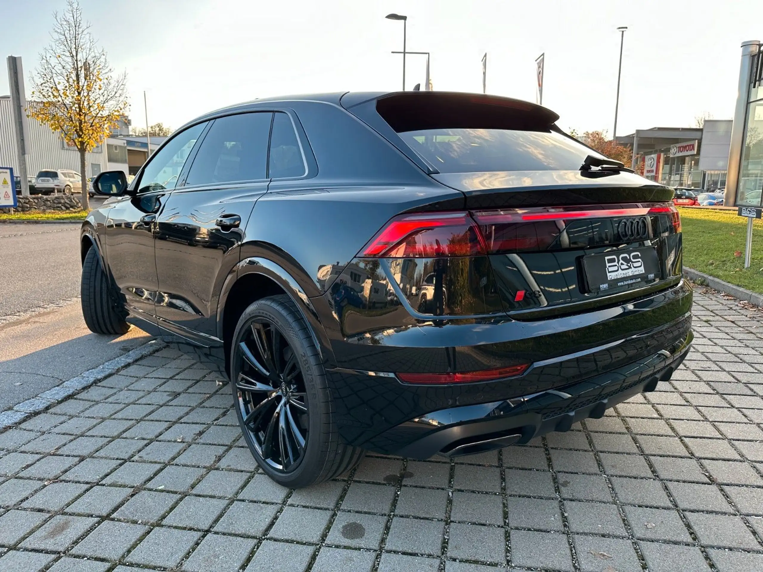 Audi - Q8