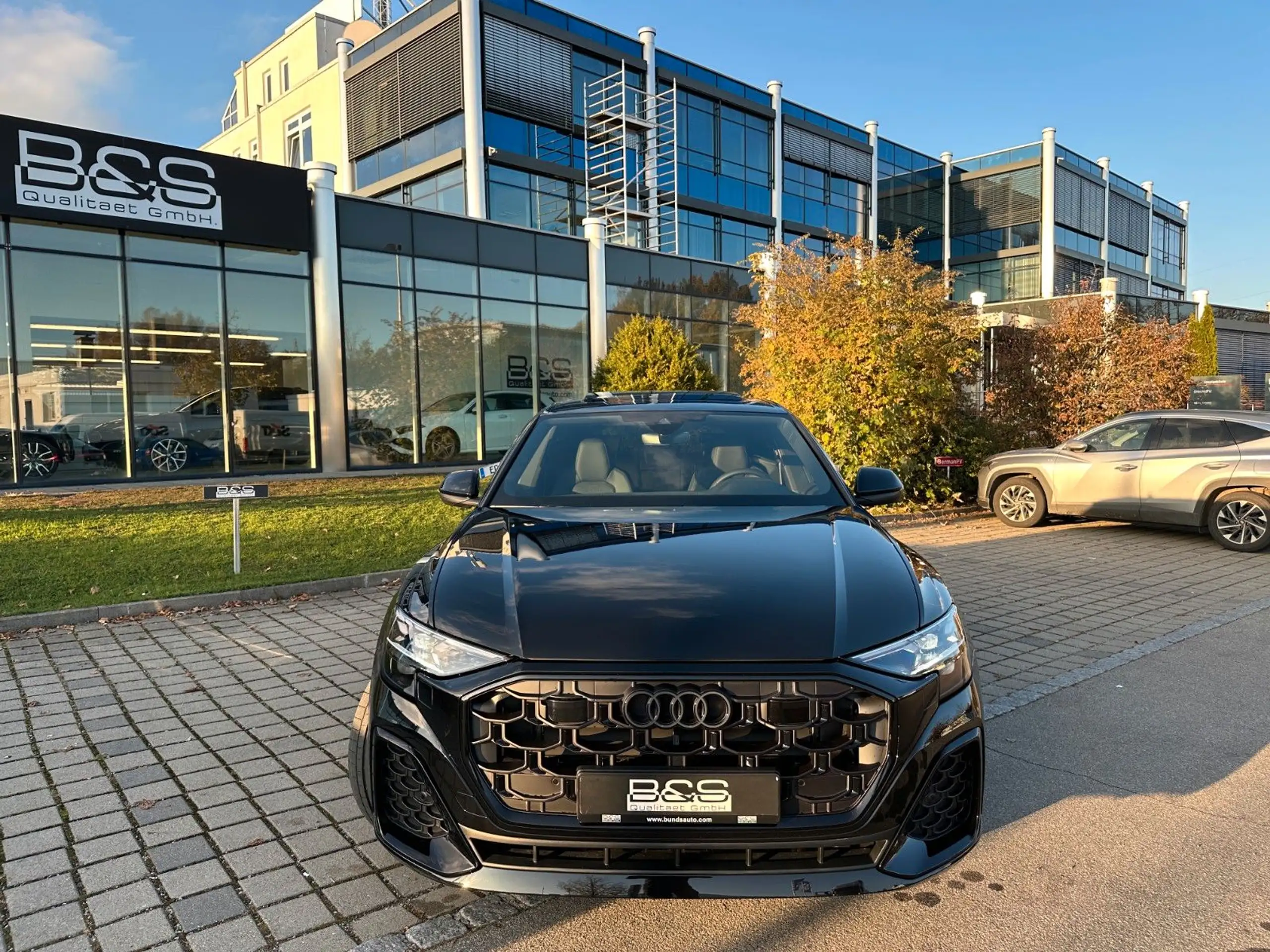 Audi - Q8