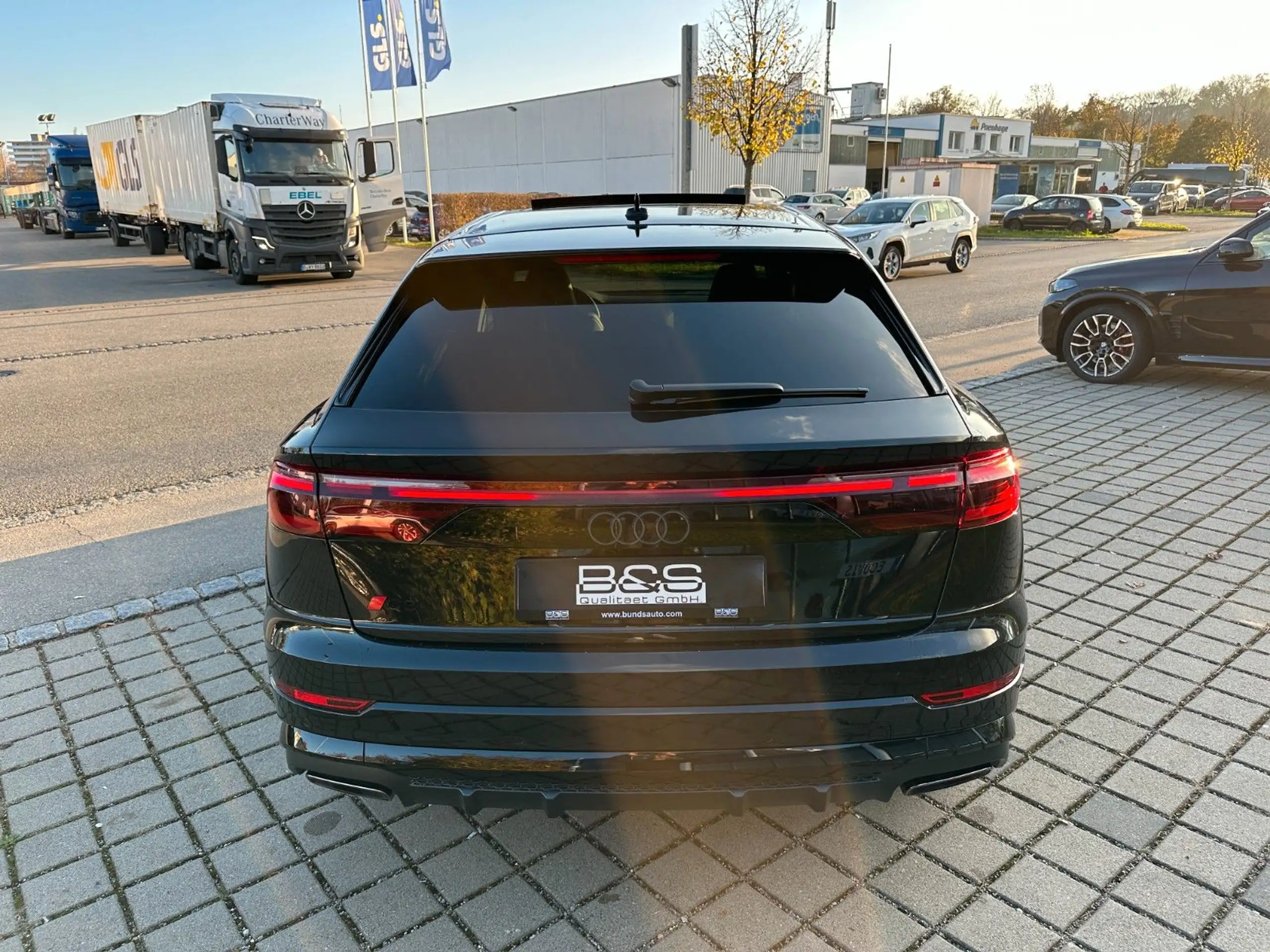 Audi - Q8