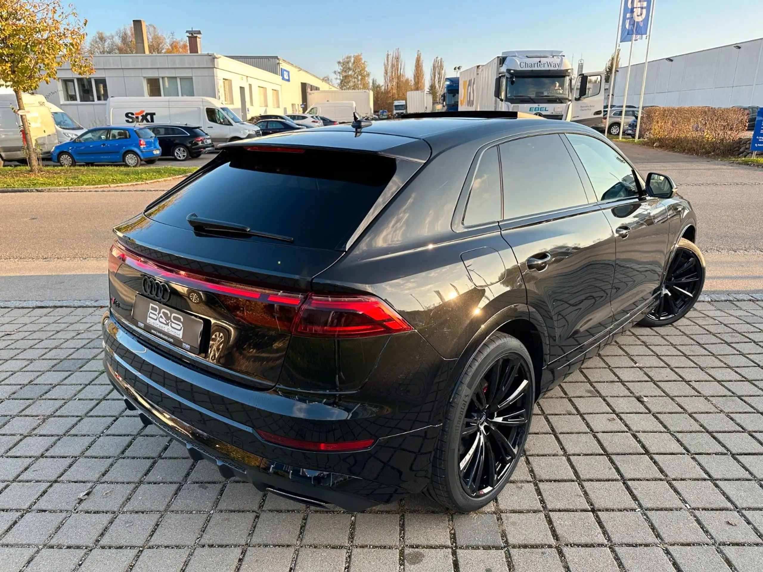 Audi - Q8