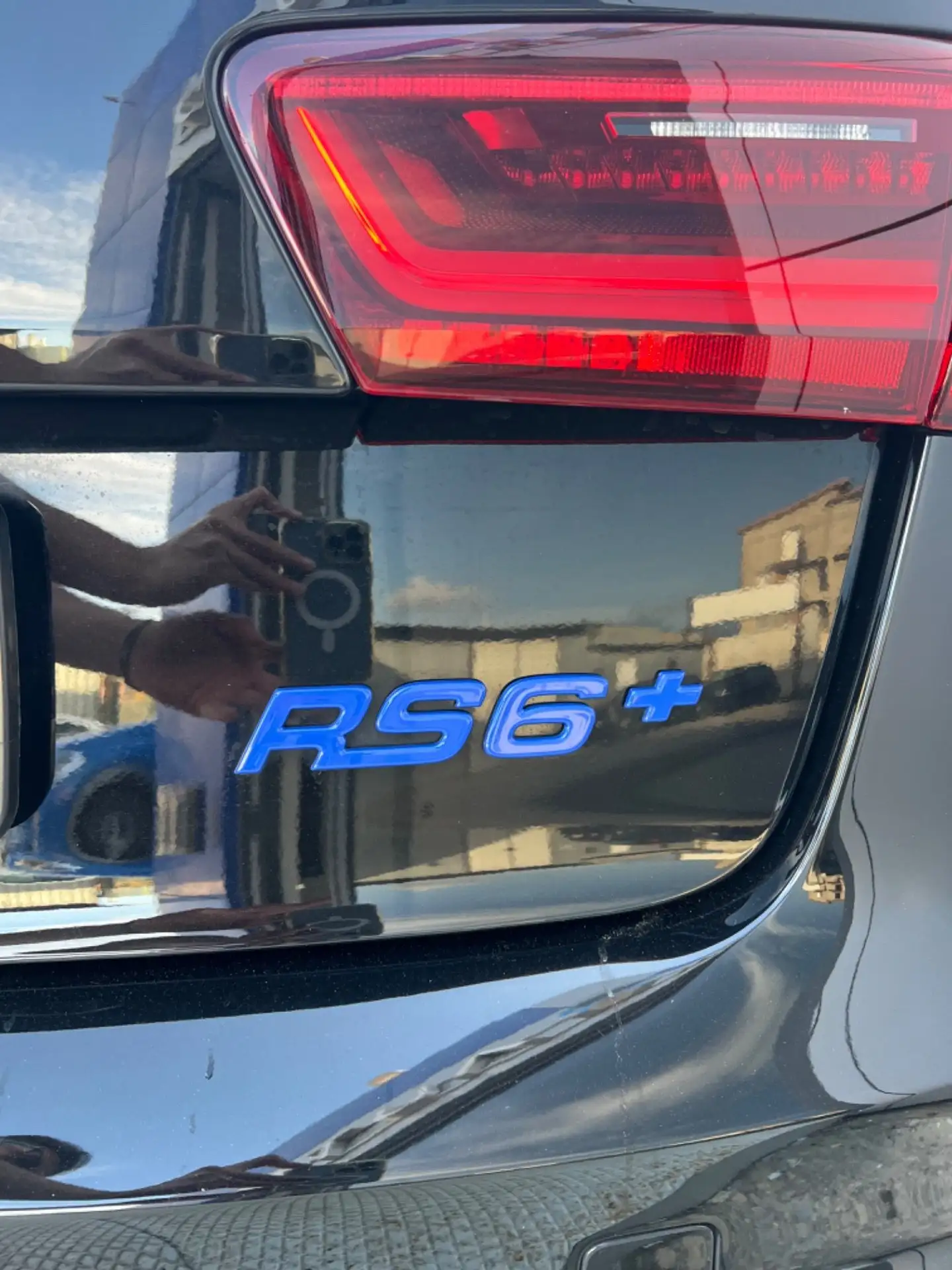 Audi - RS6