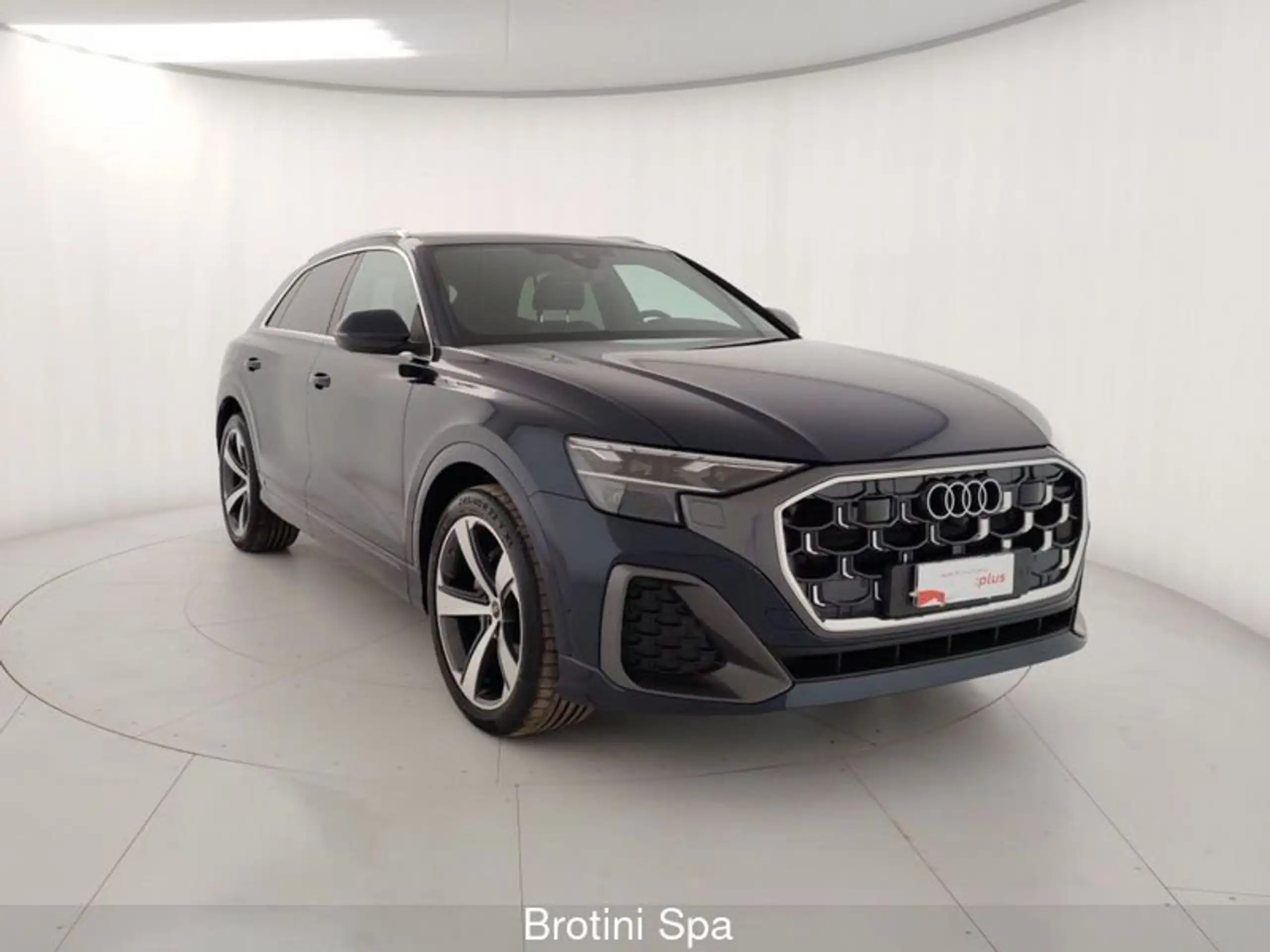 Audi - Q8