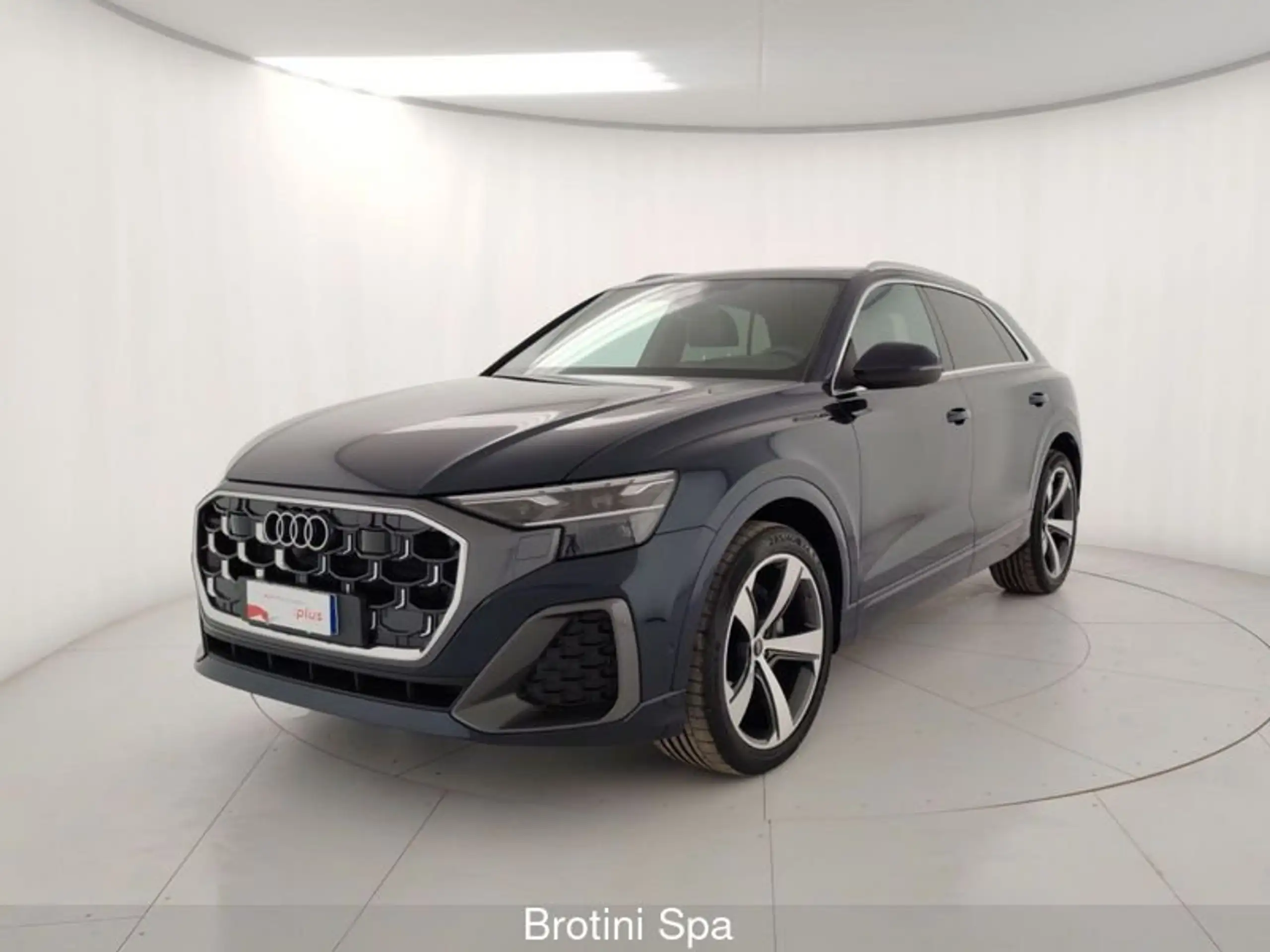 Audi - Q8