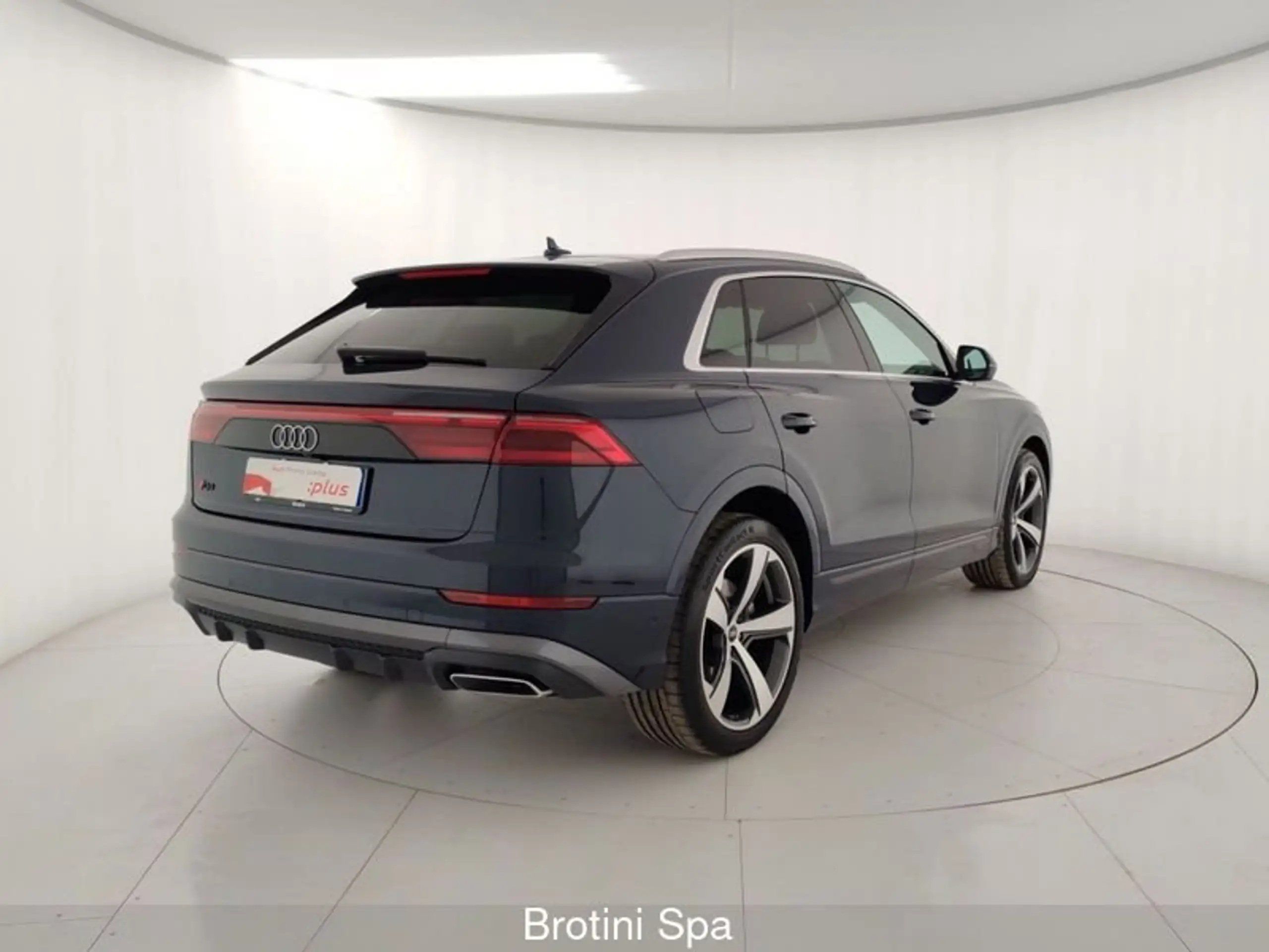 Audi - Q8