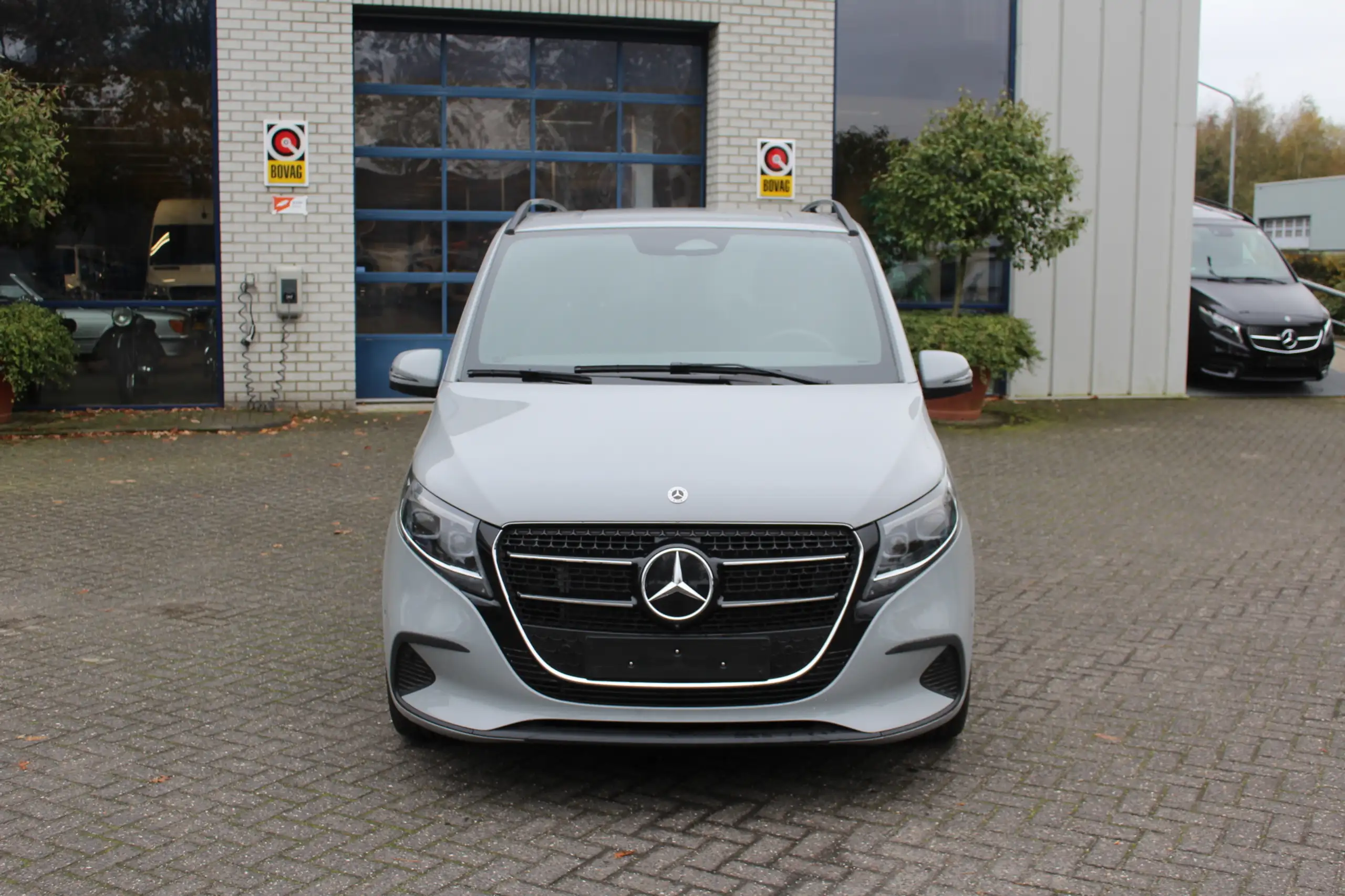 Mercedes-Benz - V 300