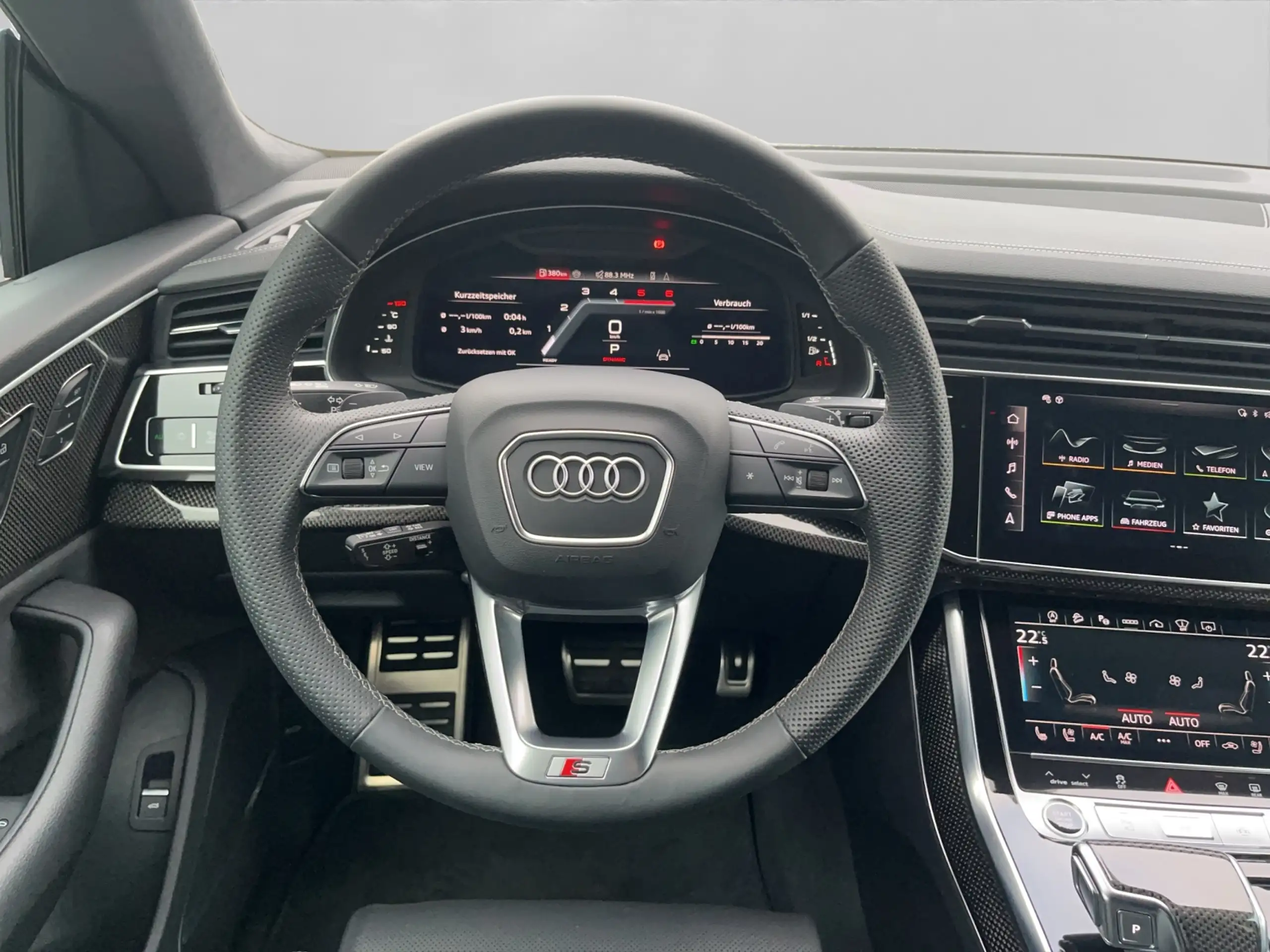 Audi - Q8