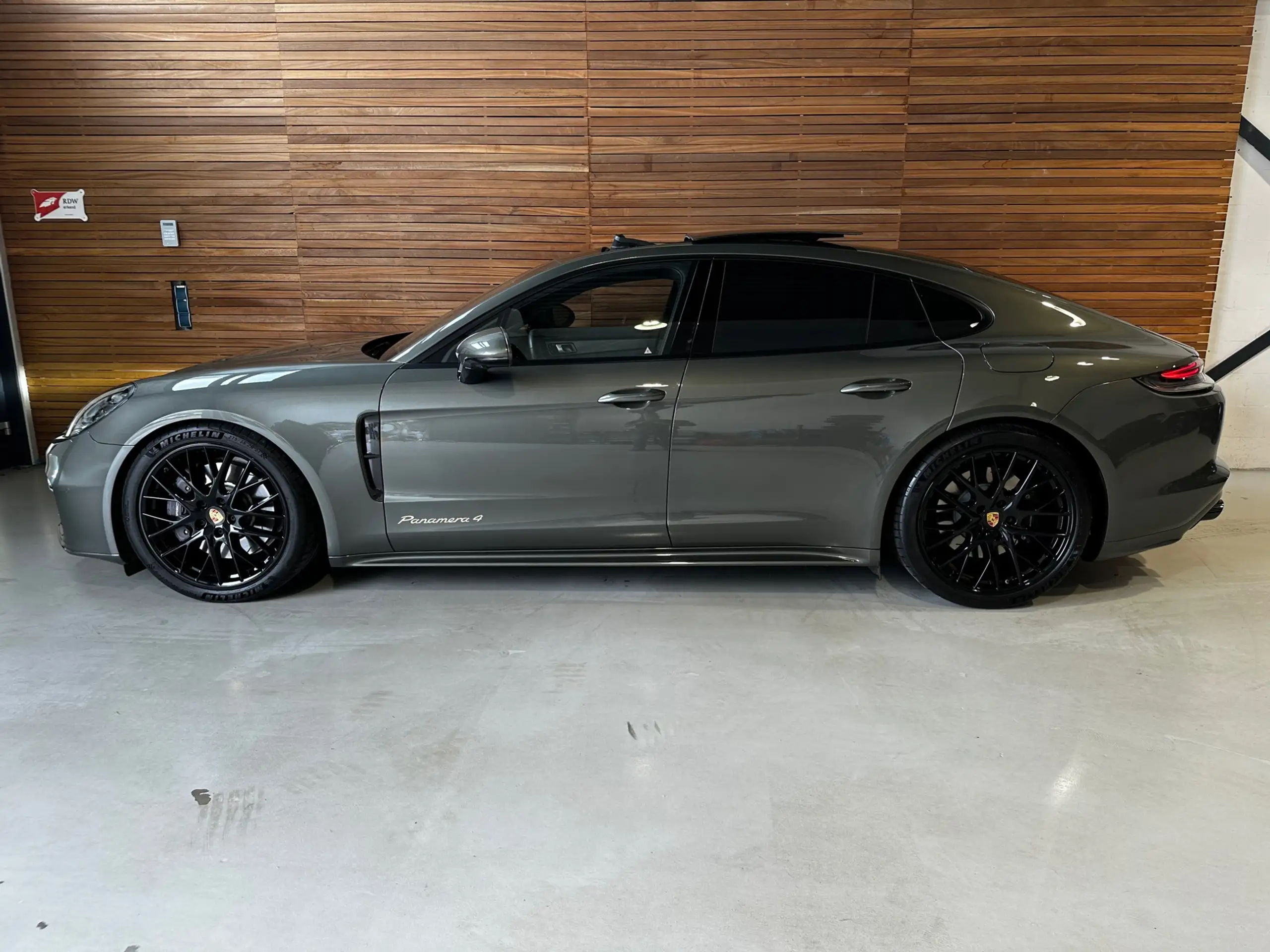 Porsche - Panamera