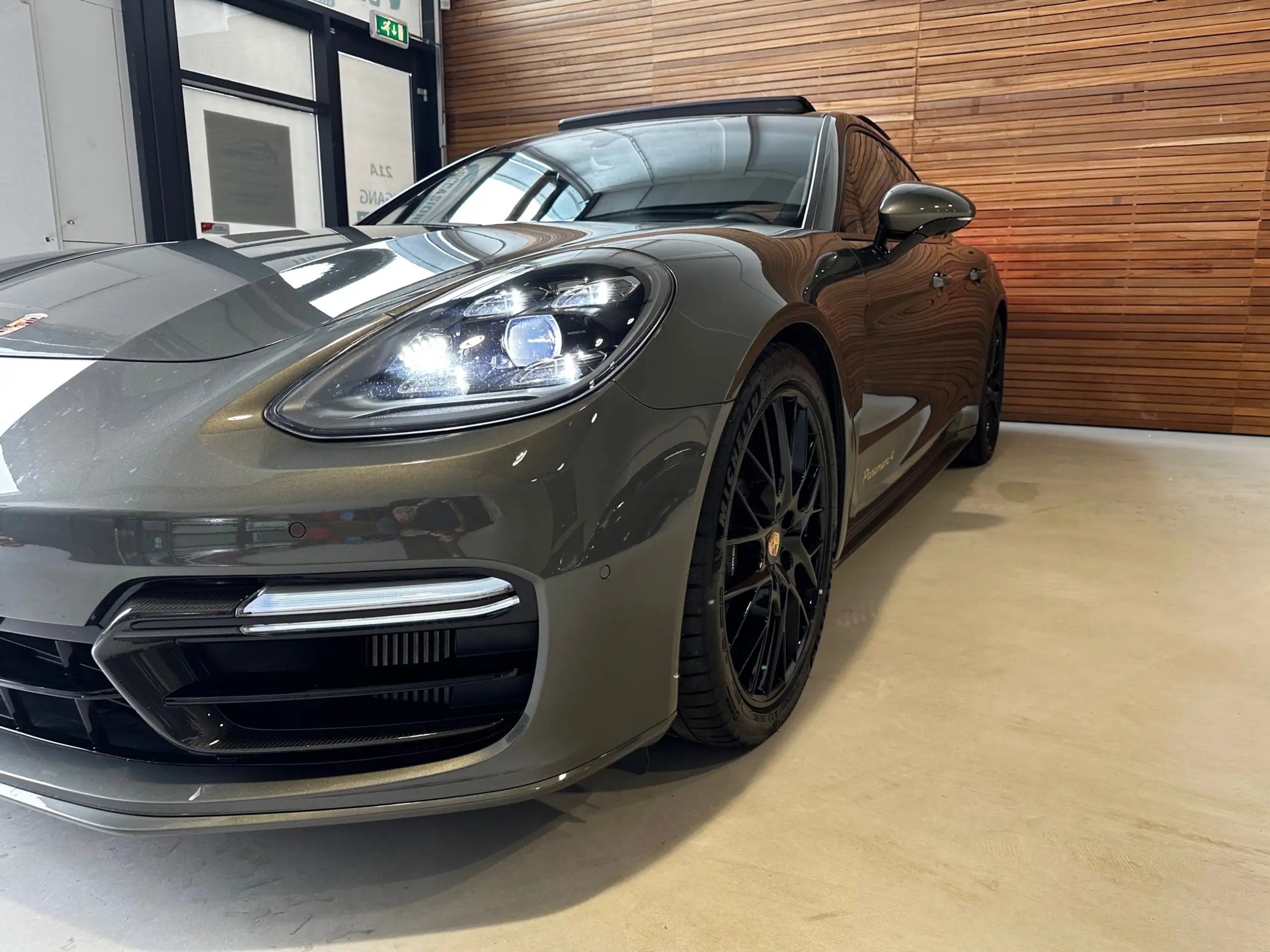 Porsche - Panamera