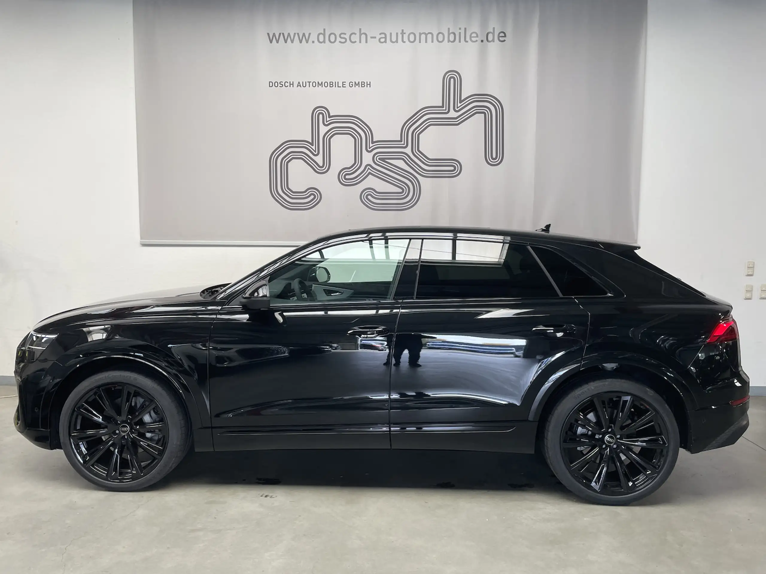 Audi - Q8