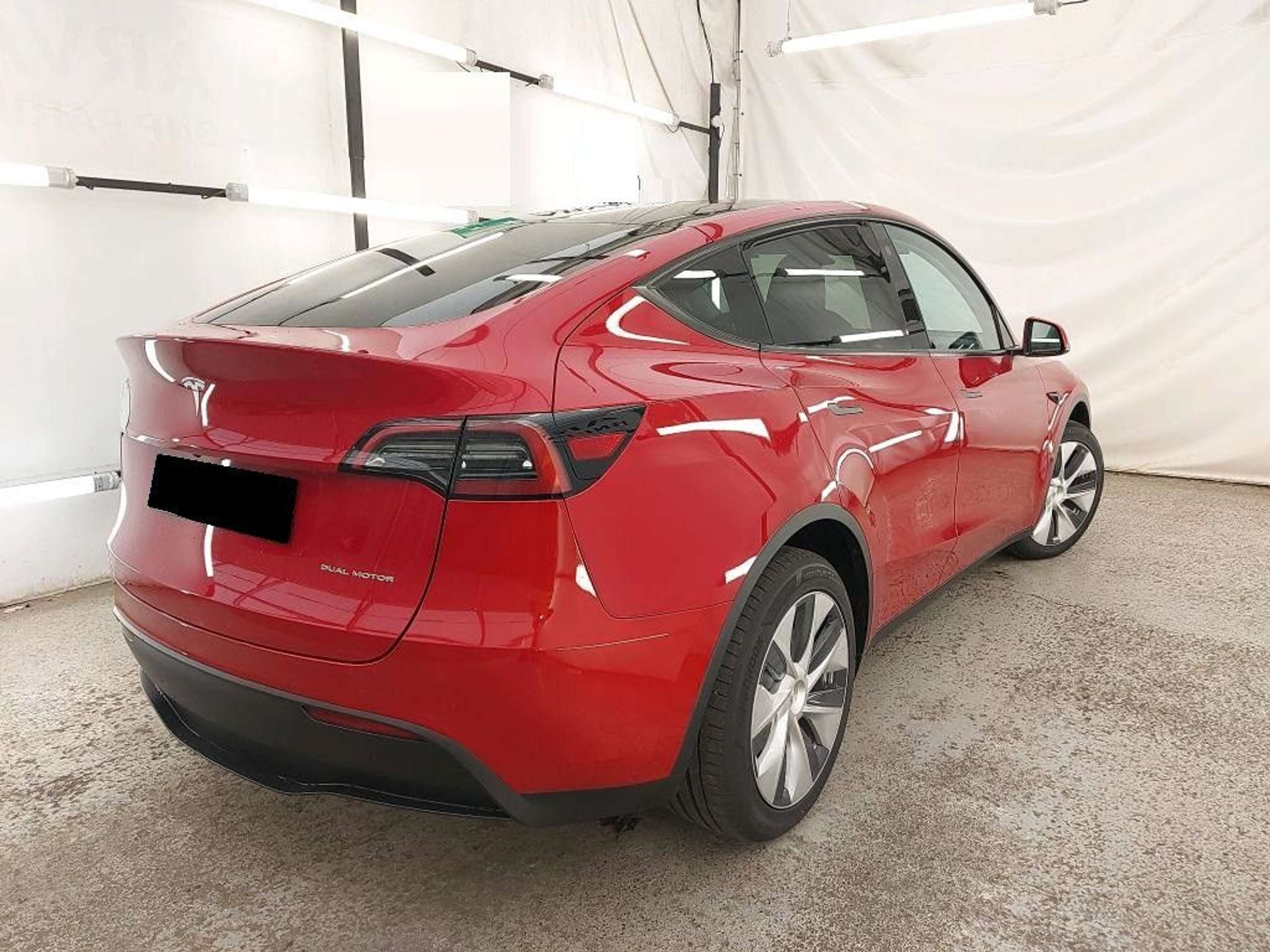 Tesla - Model Y