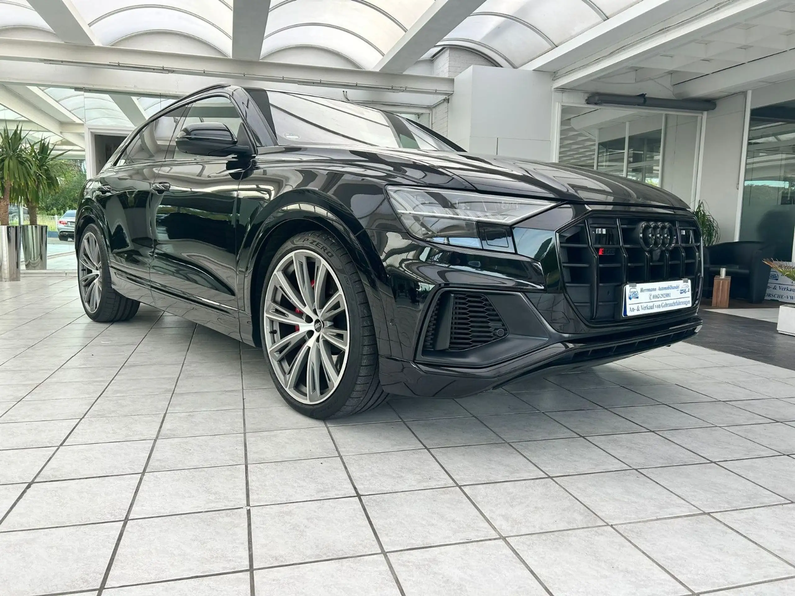 Audi - SQ8