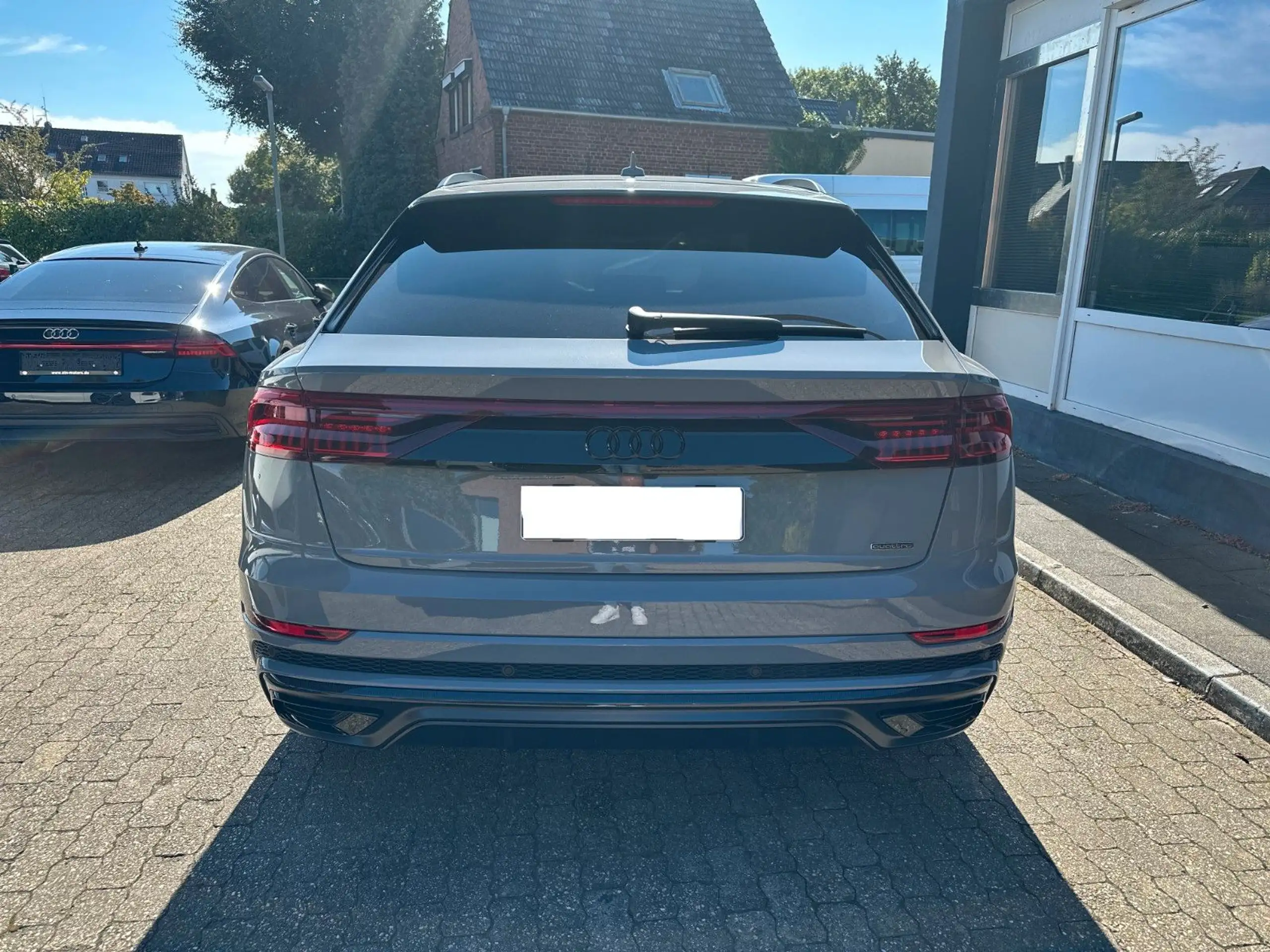 Audi - Q8