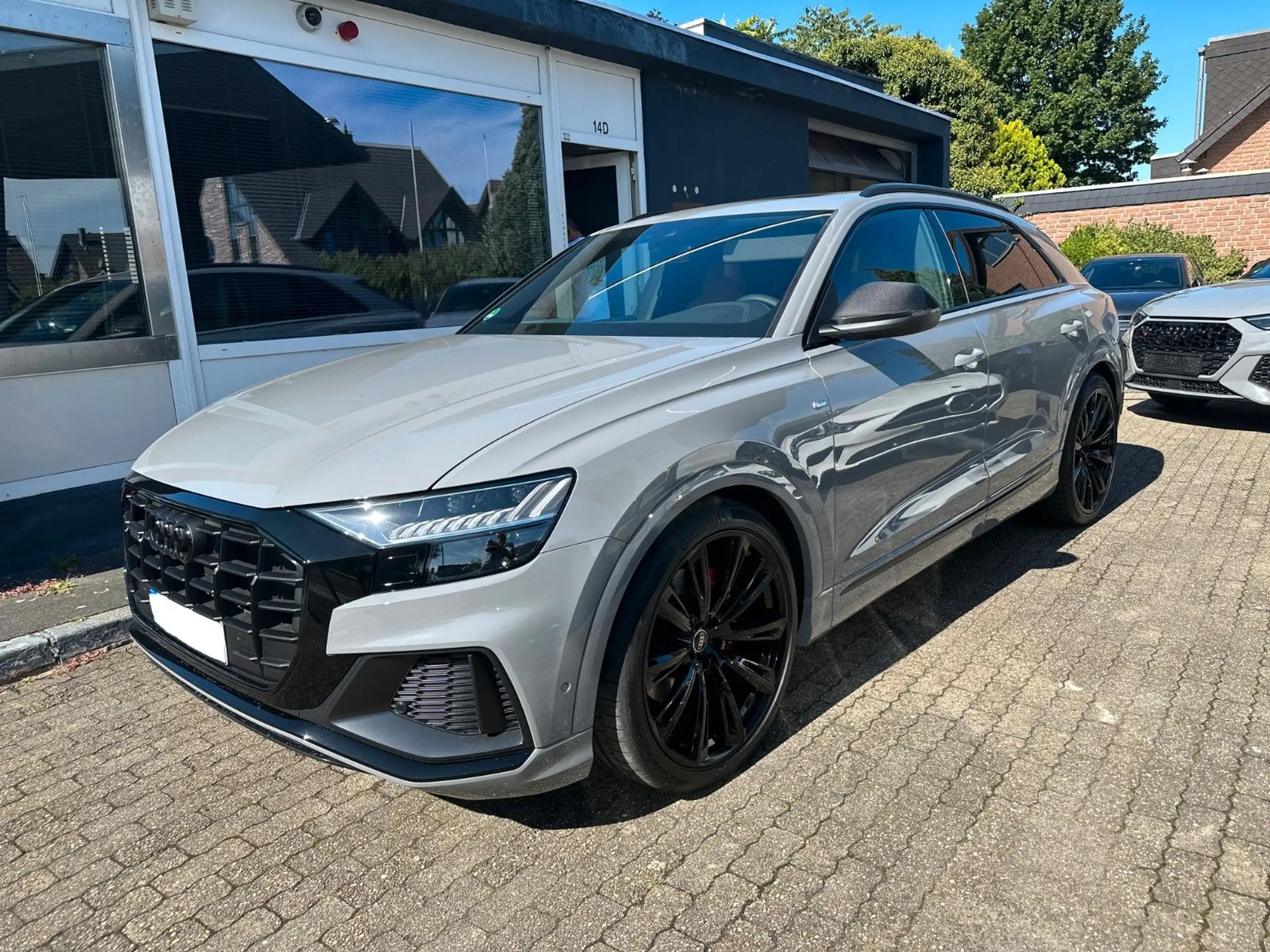 Audi - Q8